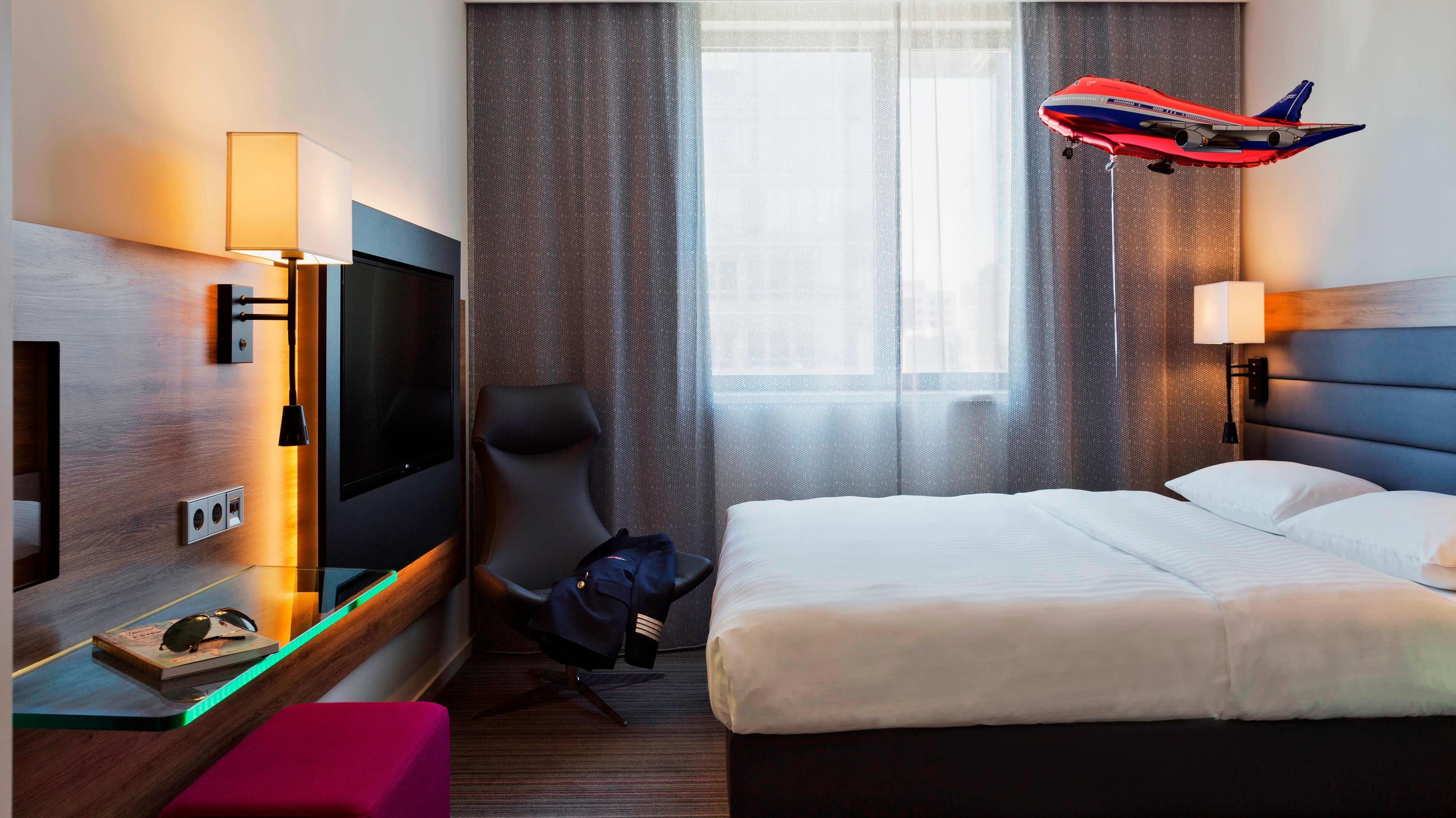 MOXY Sleeper Queen - Image 1