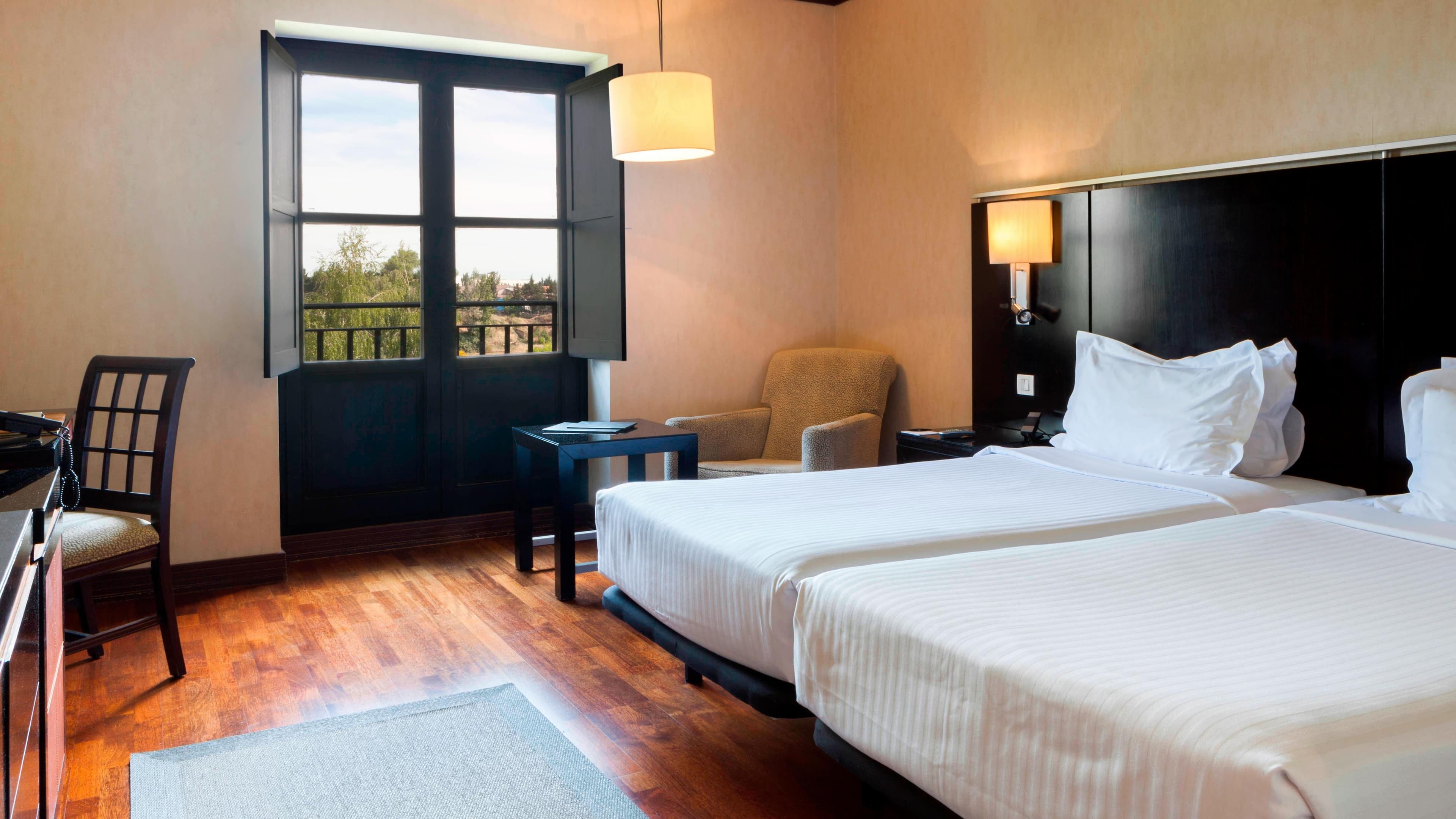 Standard Twin - Image 1