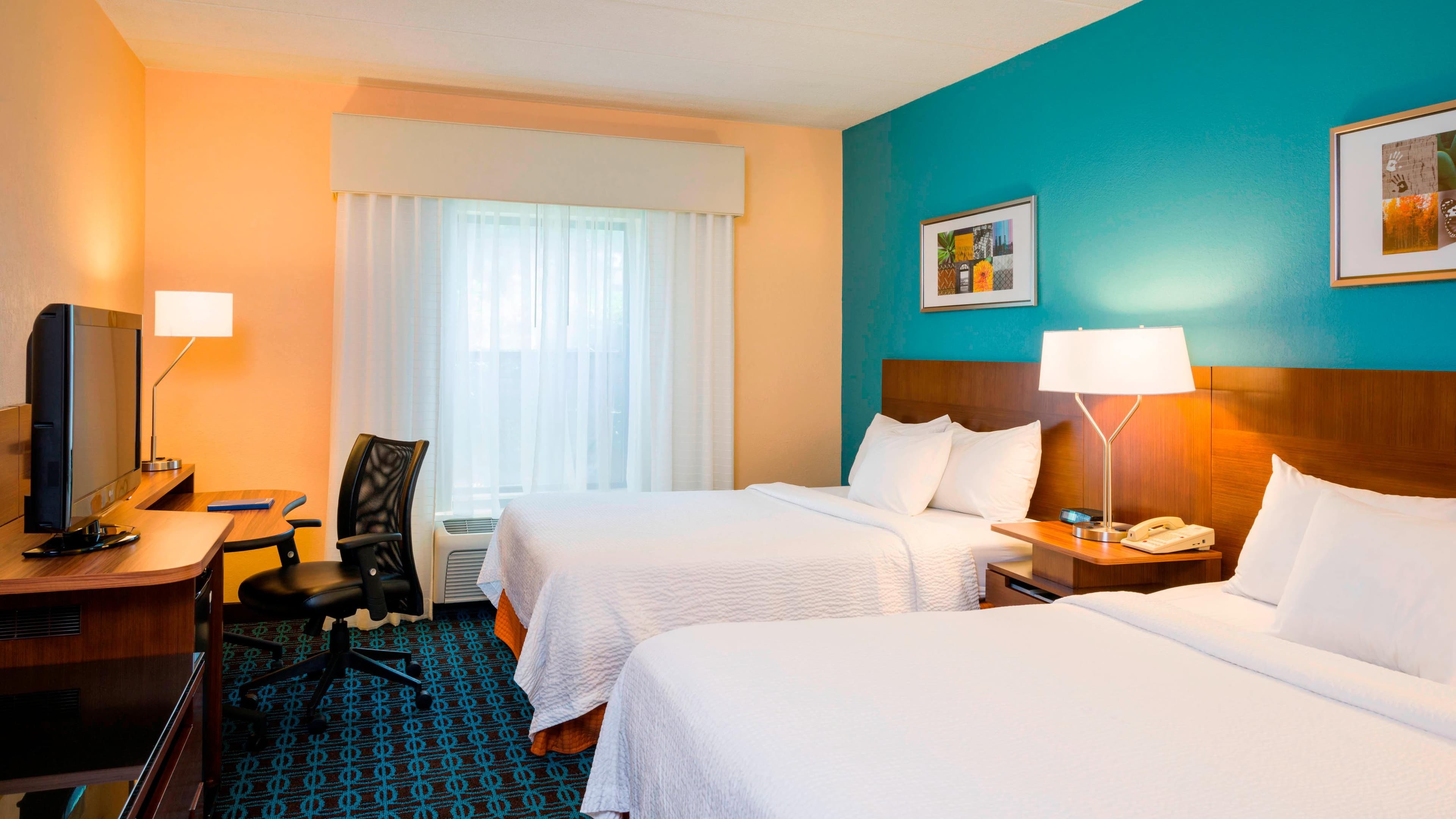 2 Queen Beds - Image 1