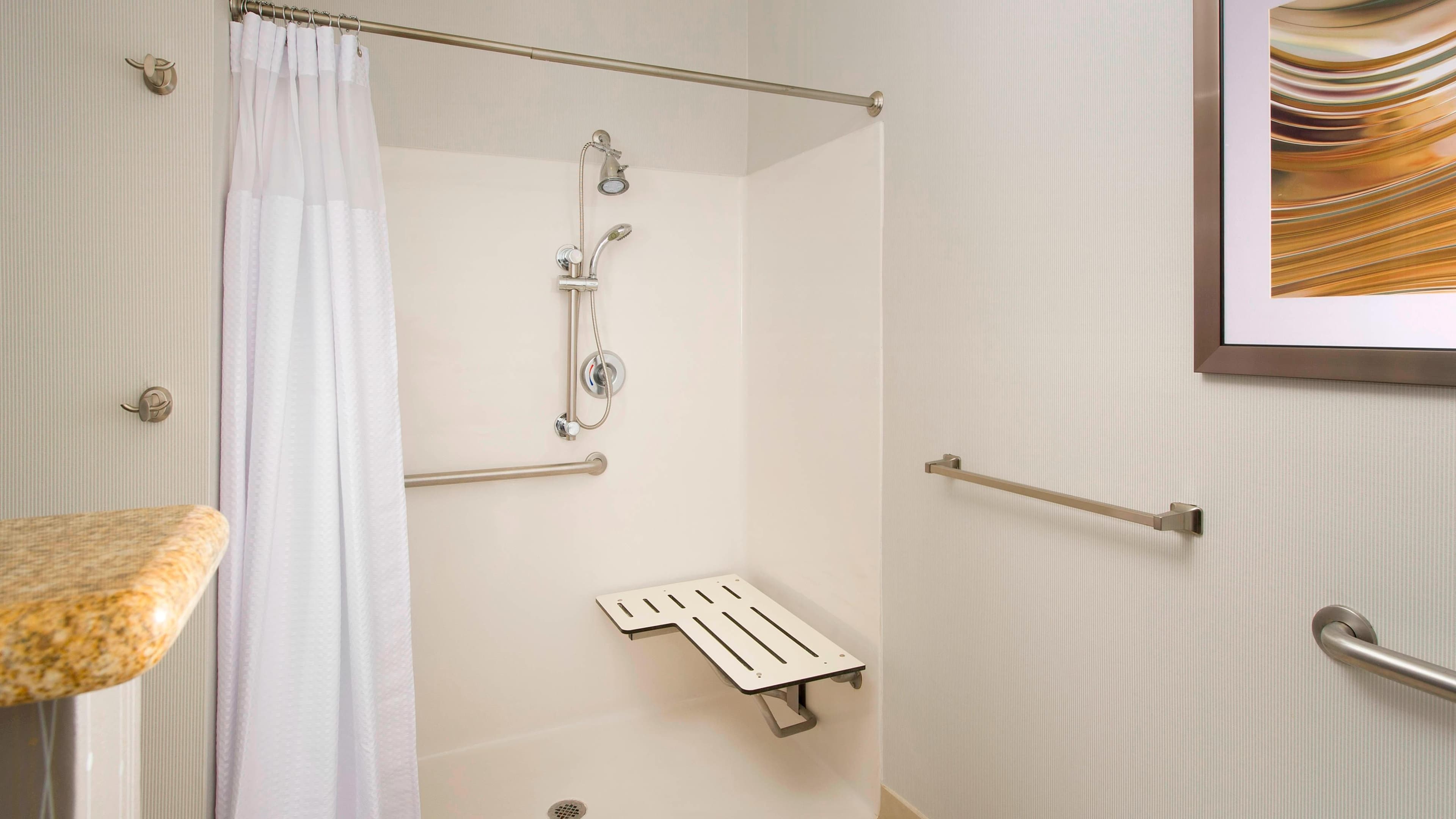 1 King Bed and Sofabed - Image 5