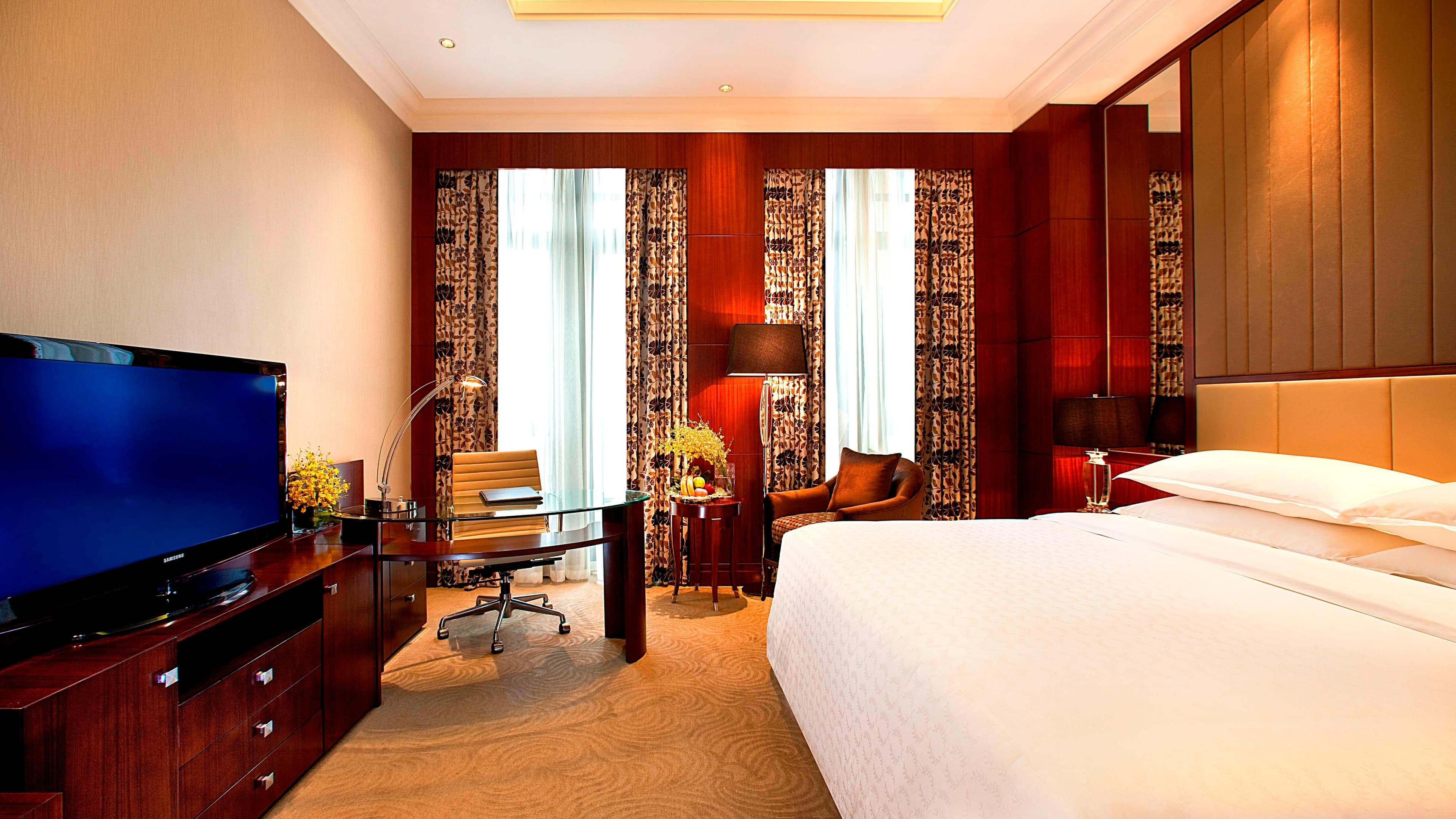 Deluxe King Room - Image 2