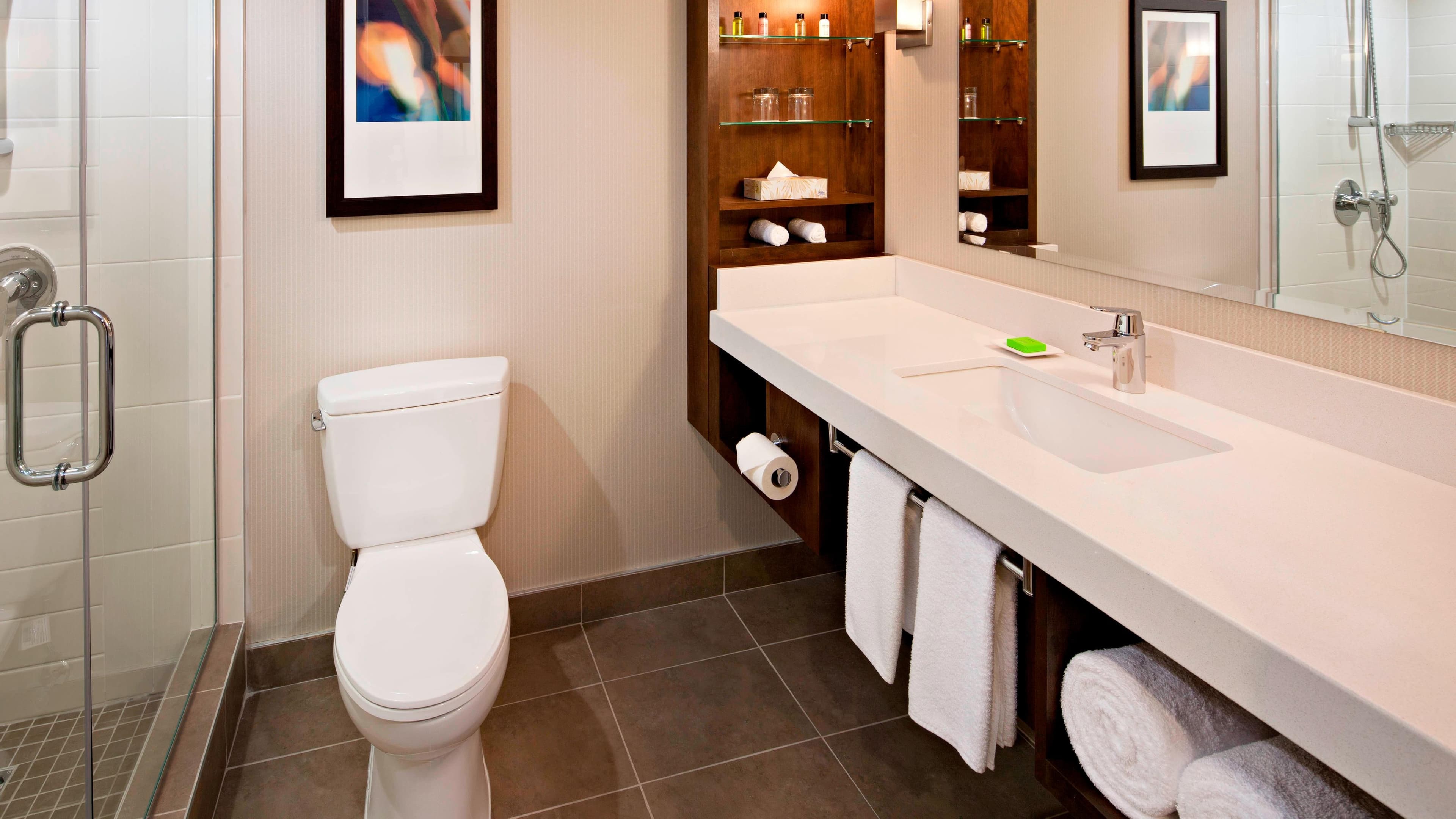 Deluxe Guest room - Image 7