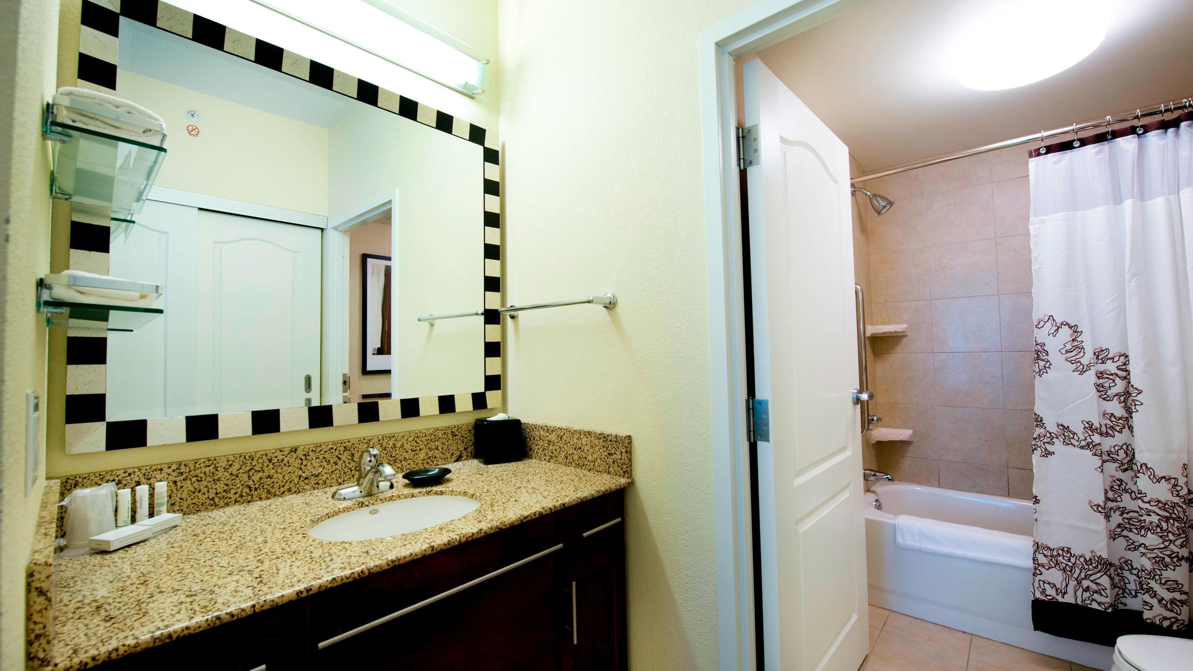 1 Bedroom Suite - Image 4