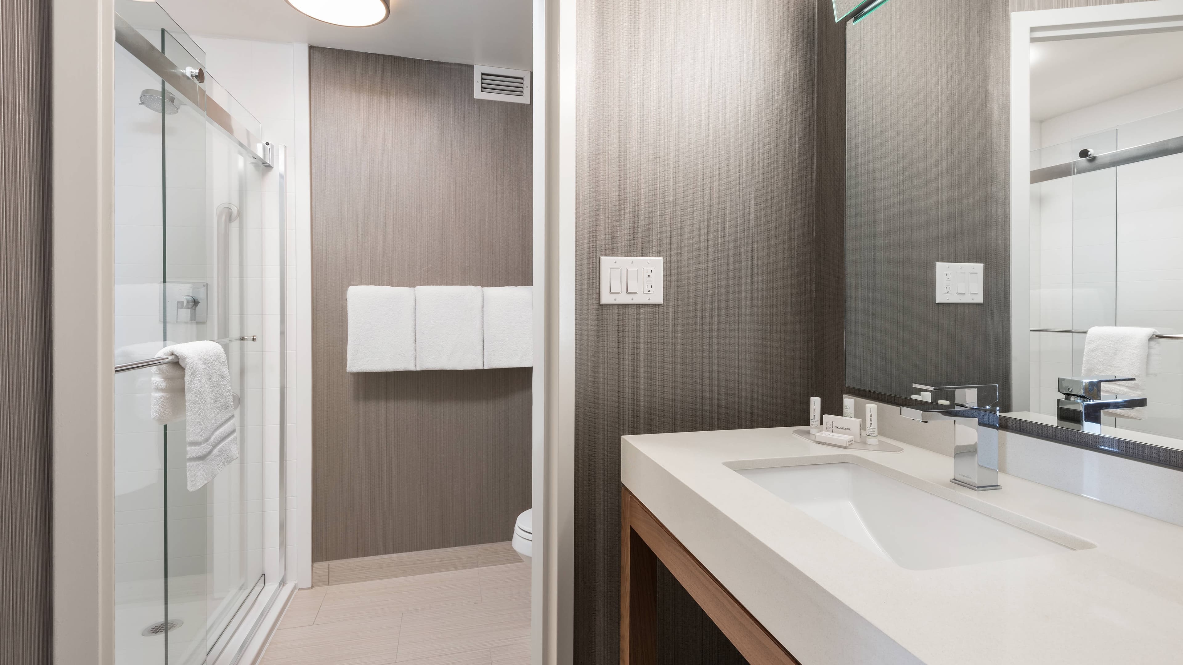 1 King Sofa Bed - Image 8