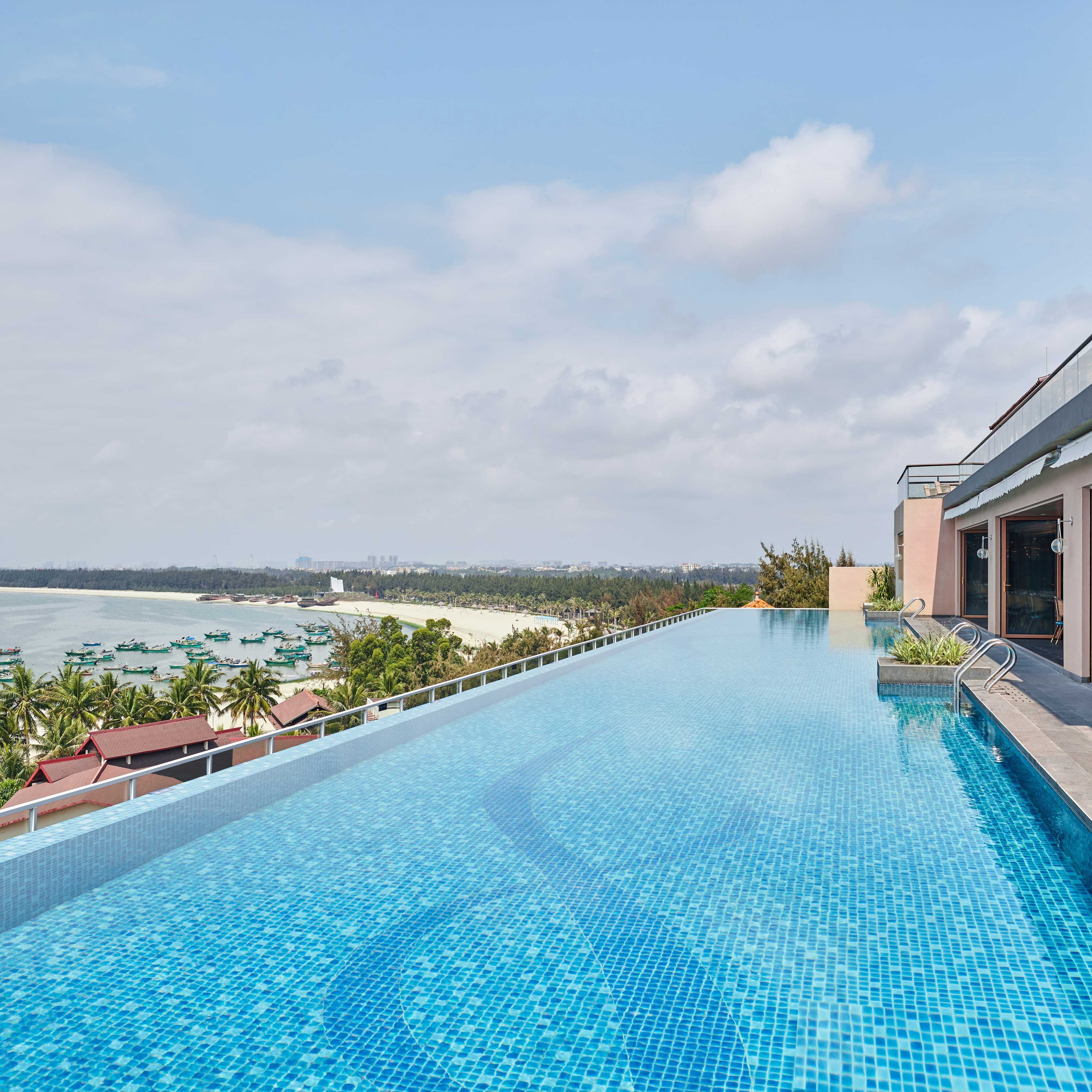 Sheraton Maoming Romantic Beach Resort