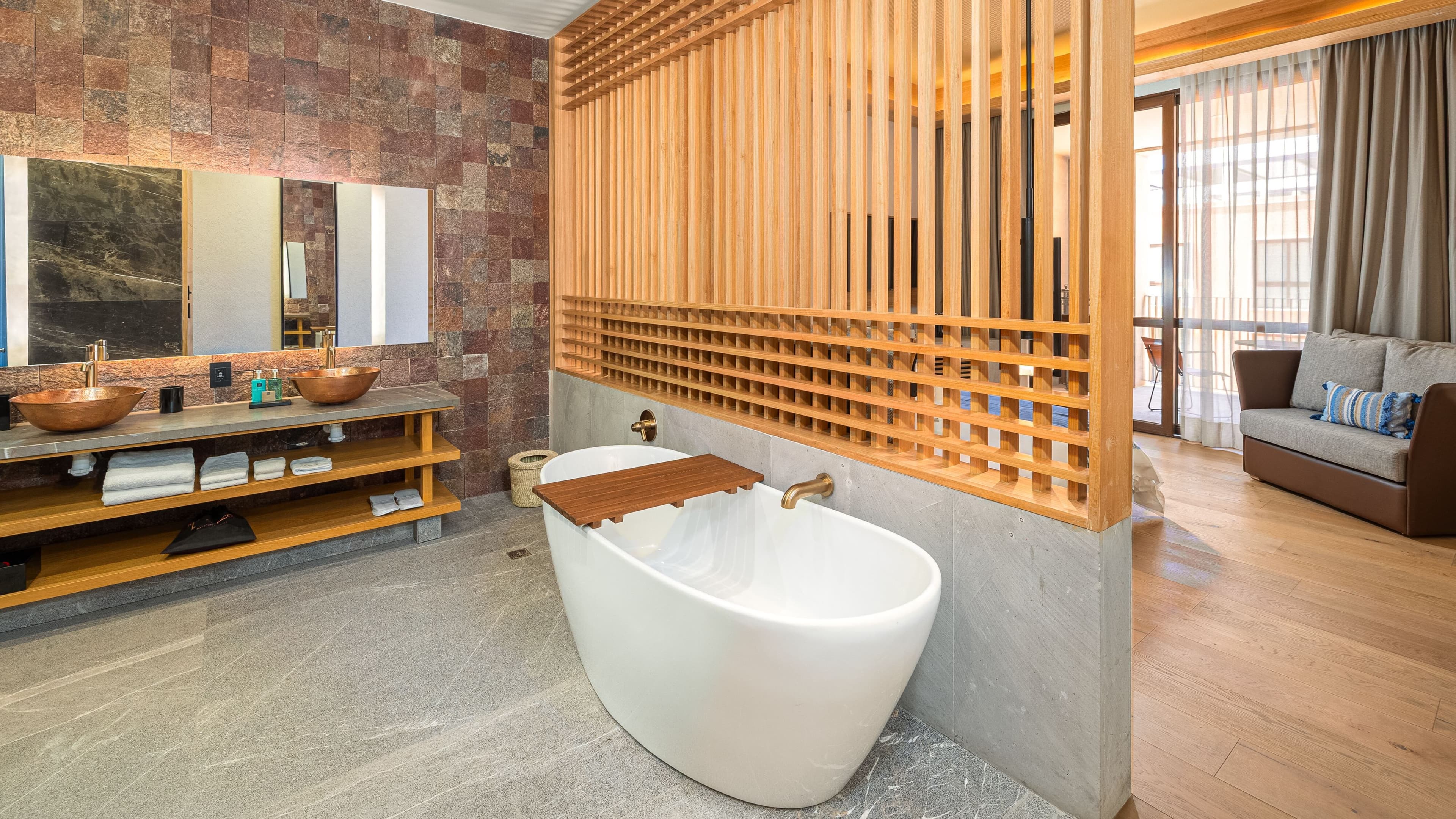 Deluxe Guest room - Image 4