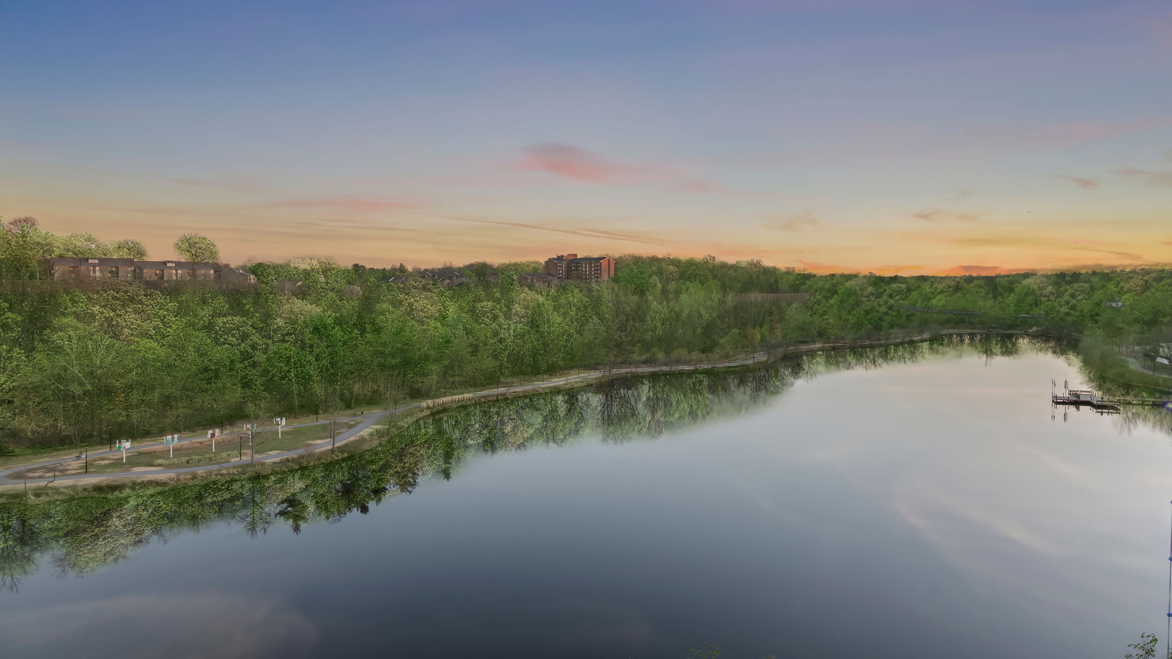 Deluxe Partial Lake View - Image 3