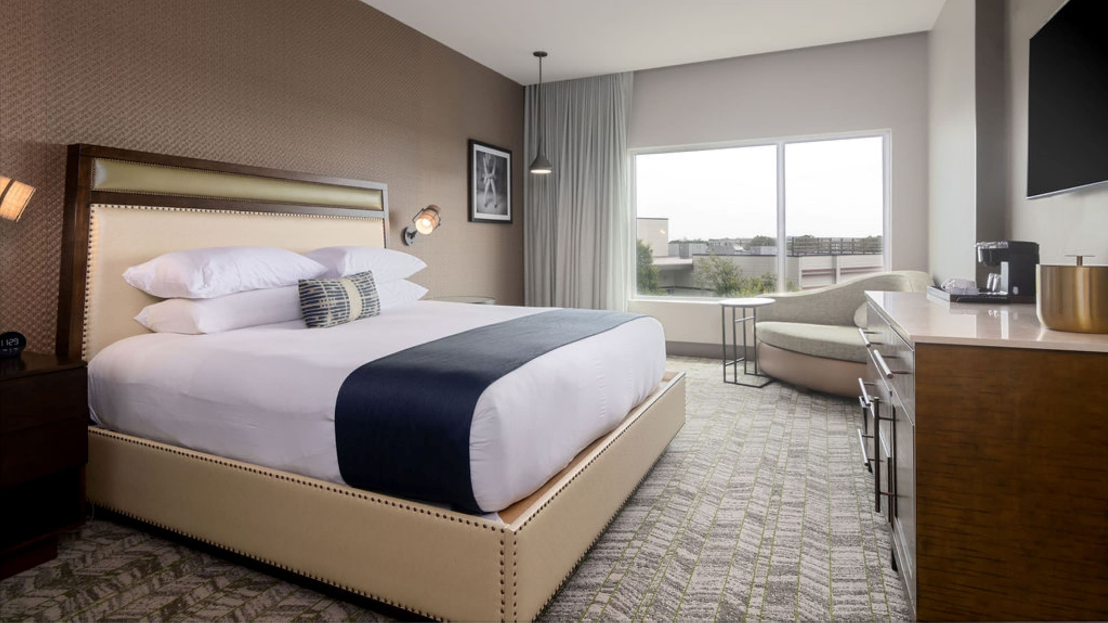 Deluxe King - Image 1