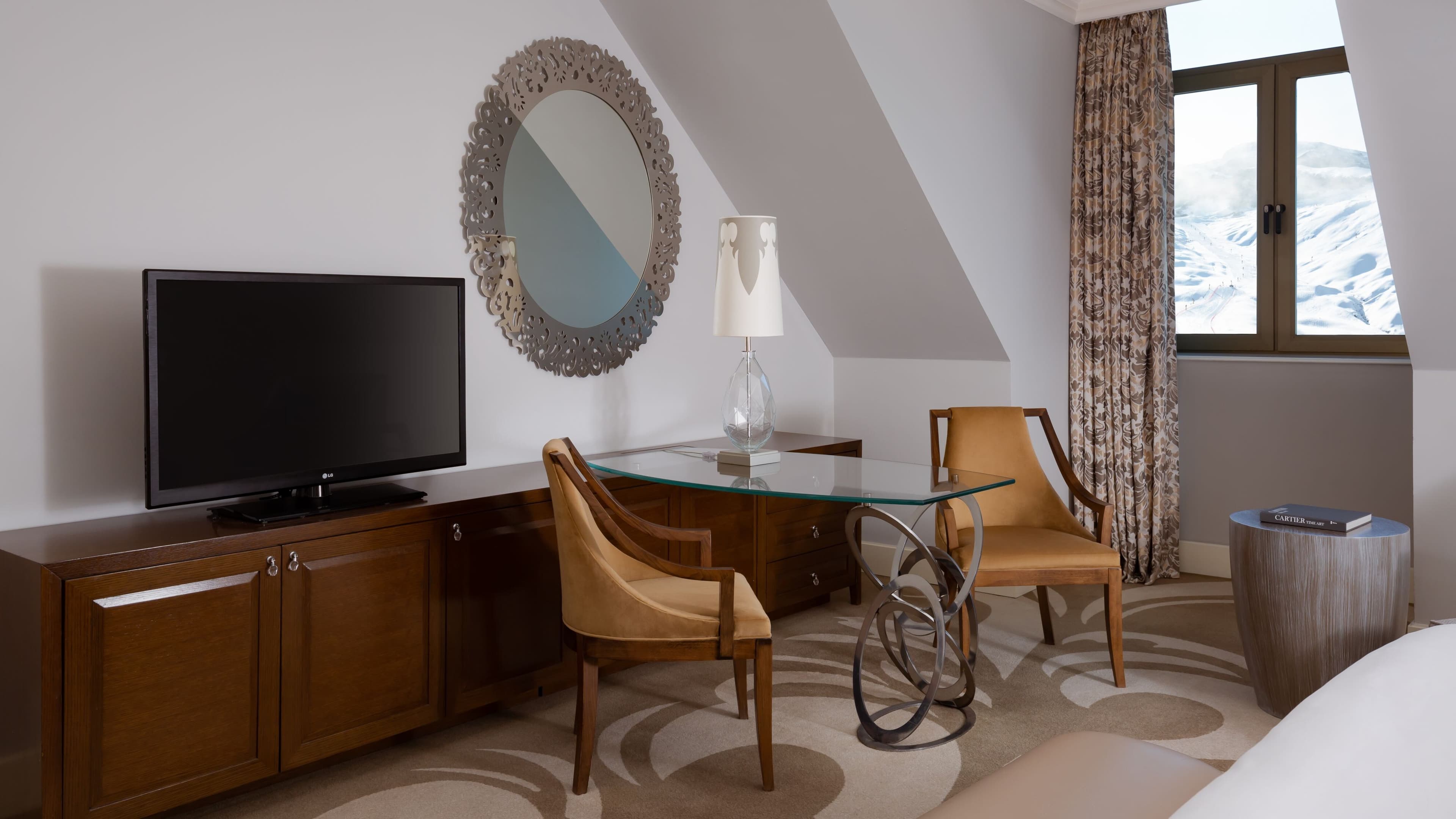 Deluxe Guest room - Image 6