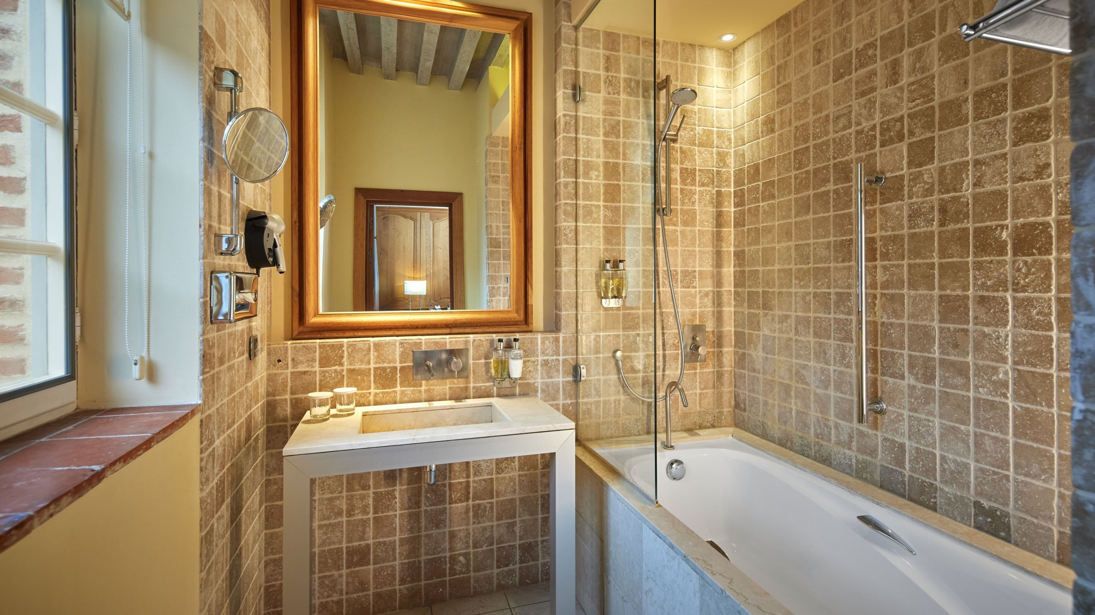 Standard Queen - Image 9