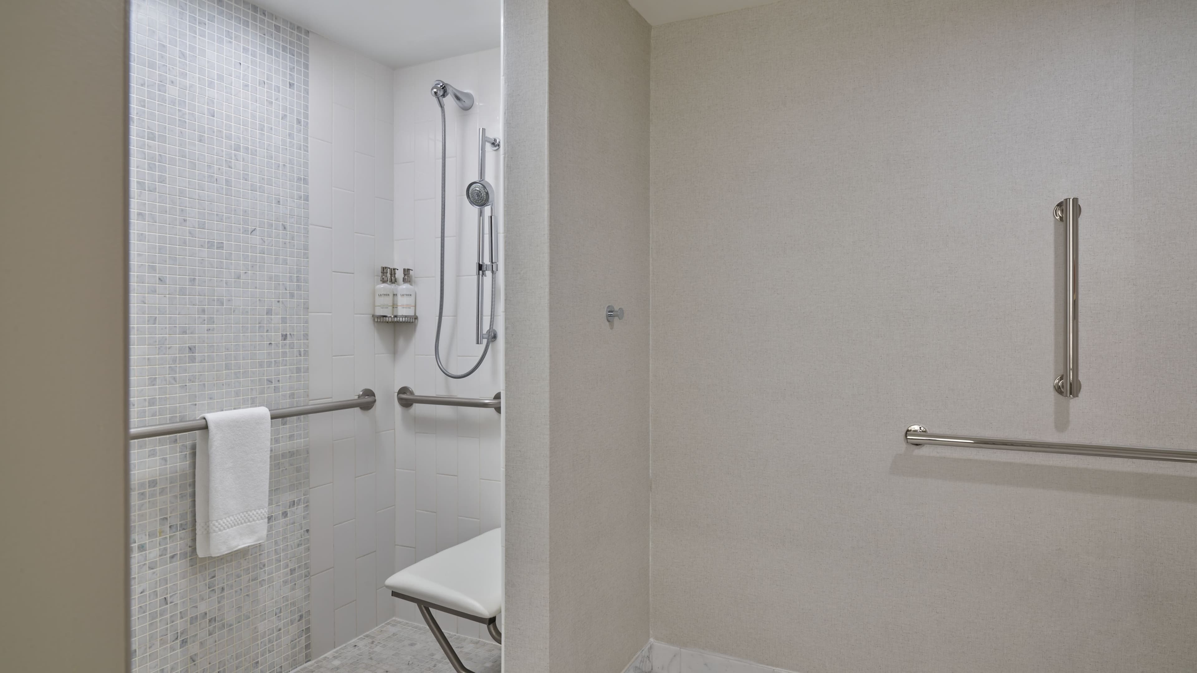 City Lights Room - Image 5