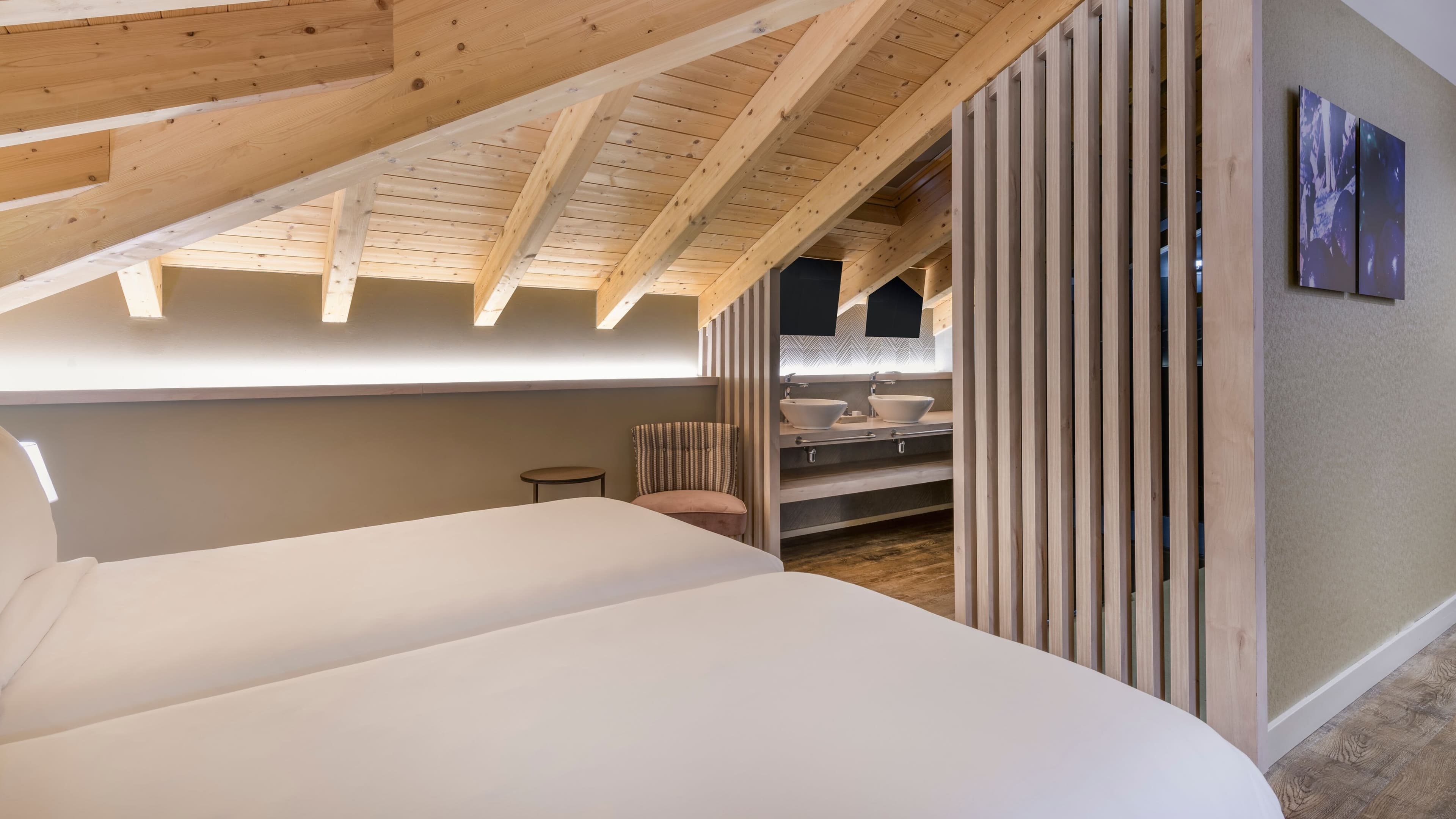 Deluxe Guest room - Image 3