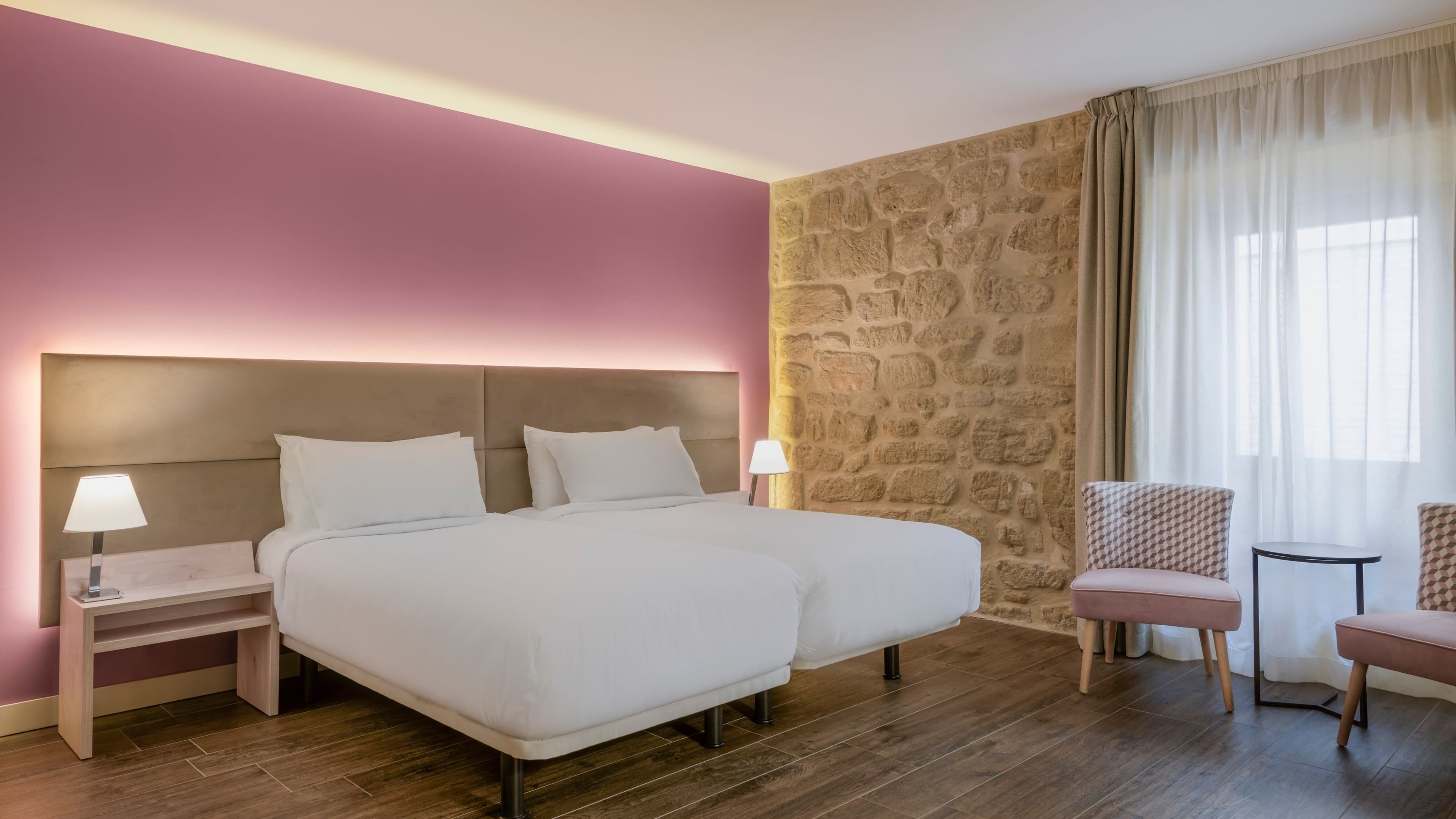 Deluxe Guest room - Image 4