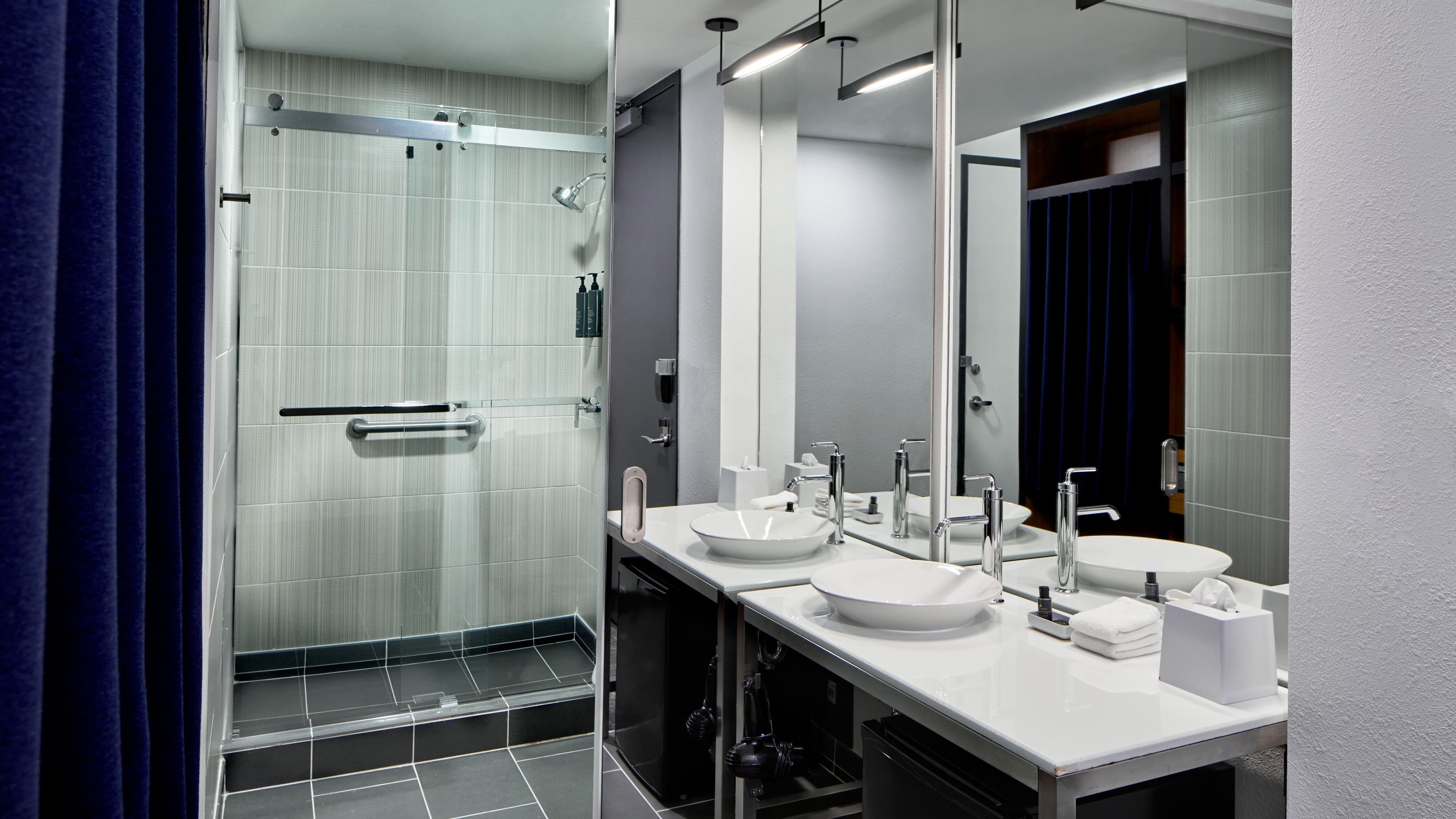 Aloft Room - Image 7