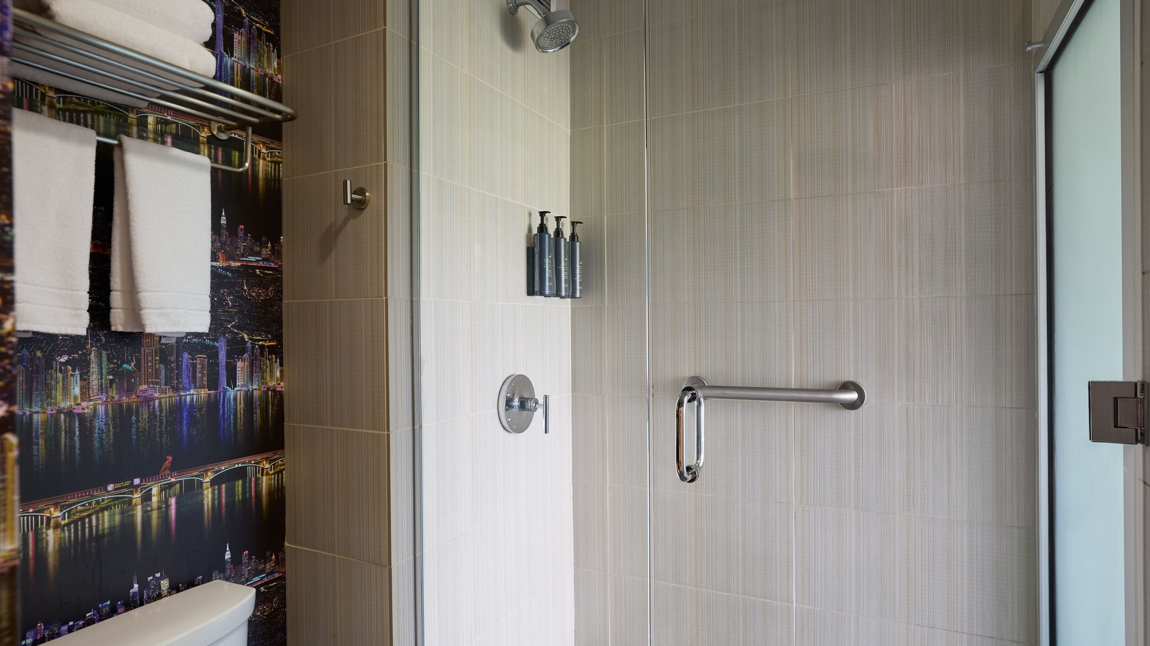 Aloft Room - Image 9