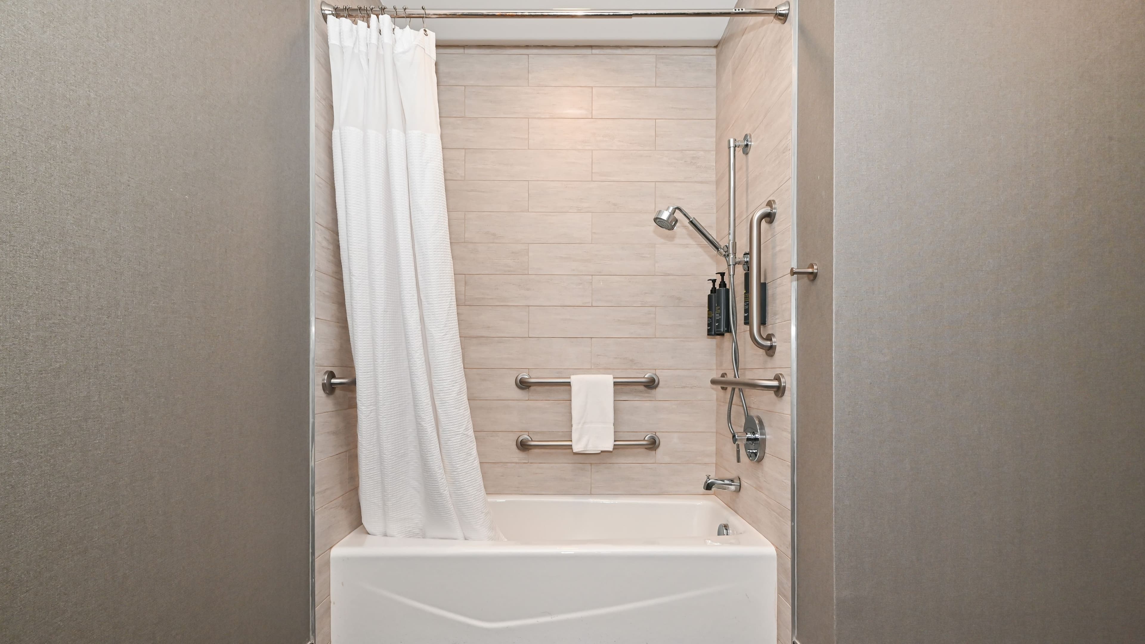 King Guest Room - Image 5