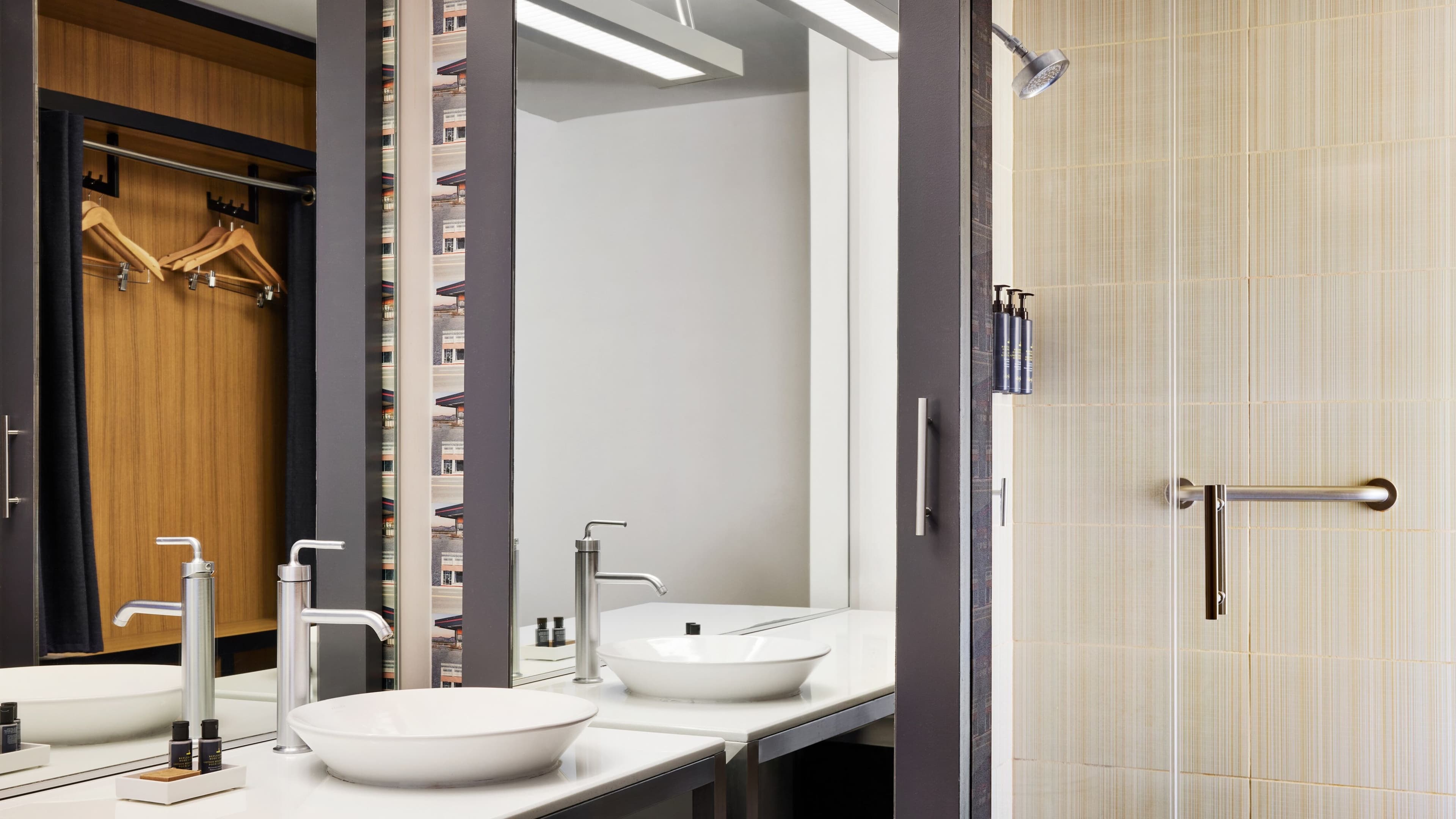 King Guest Room - Image 3