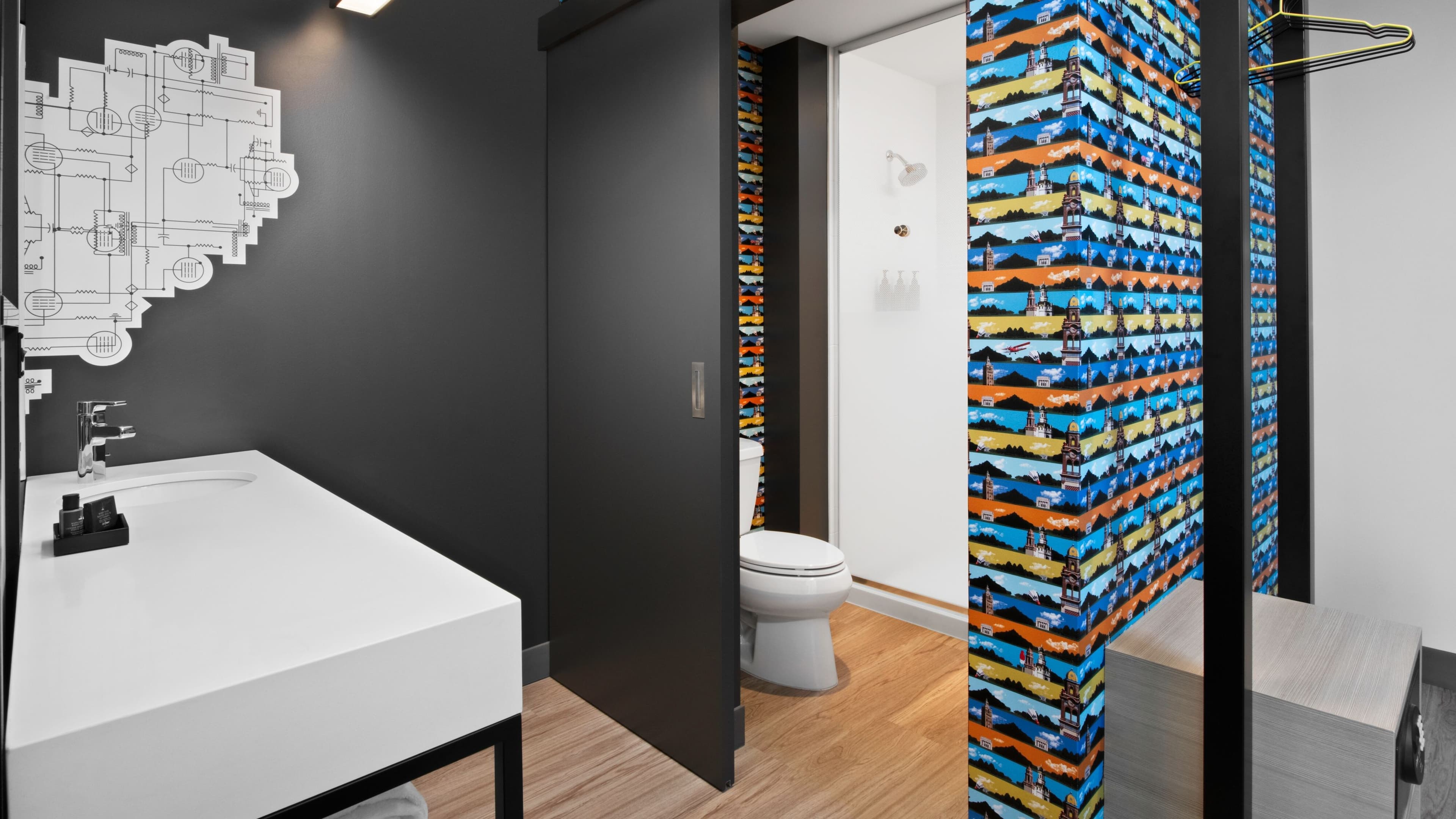 King Guest Room - Image 6