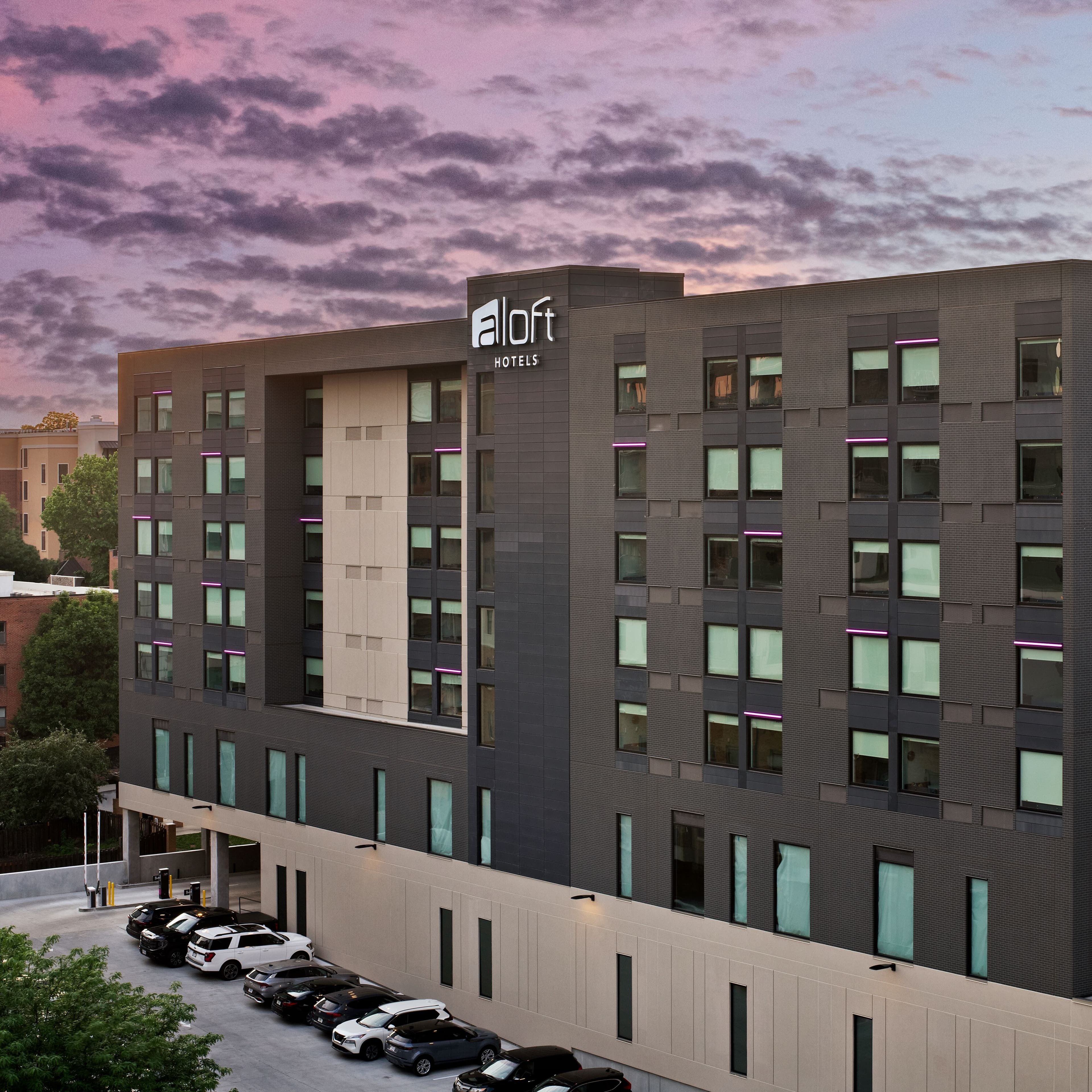 Aloft Kansas City Country Club Plaza