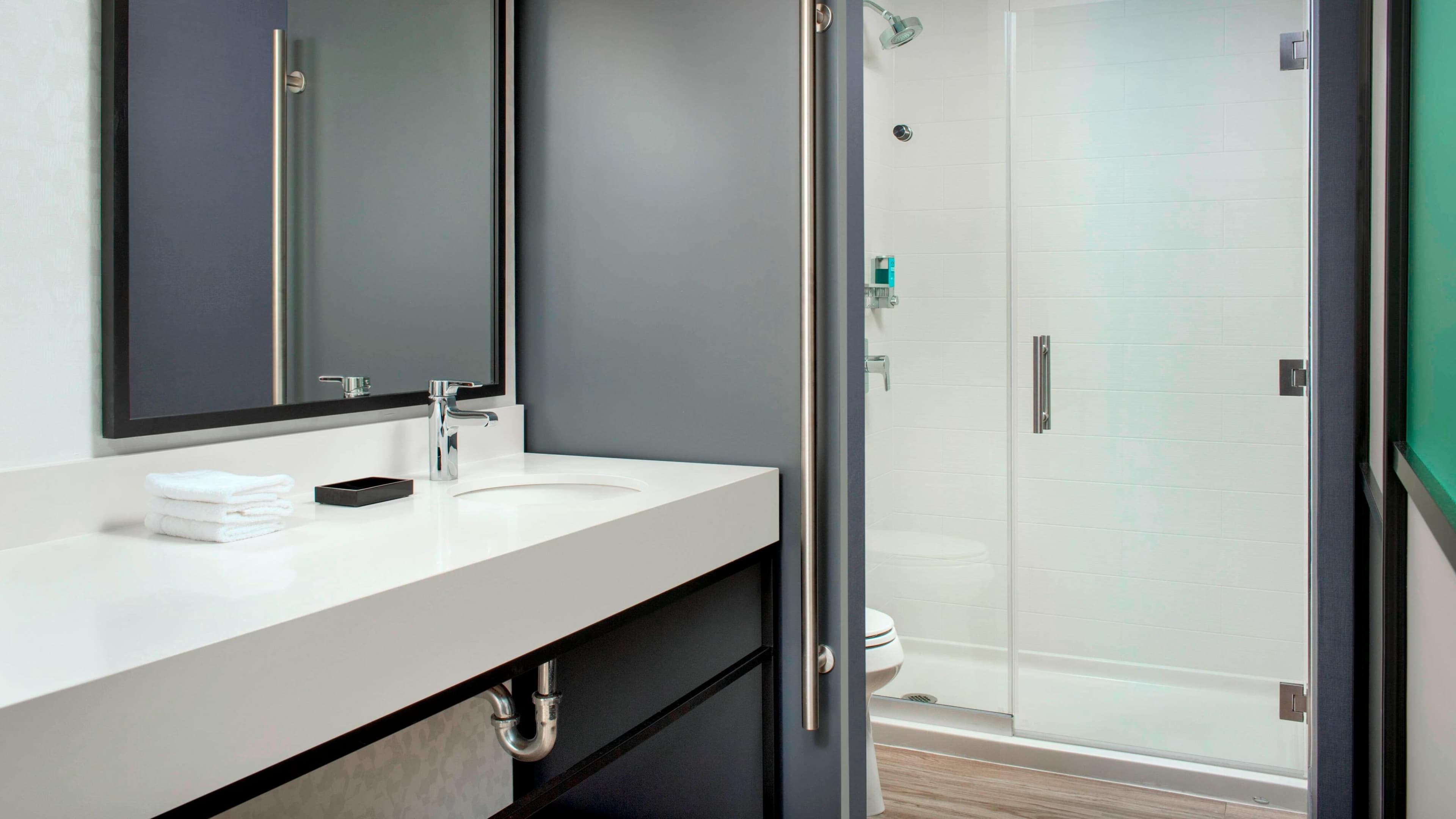 King Guest Room - Image 5