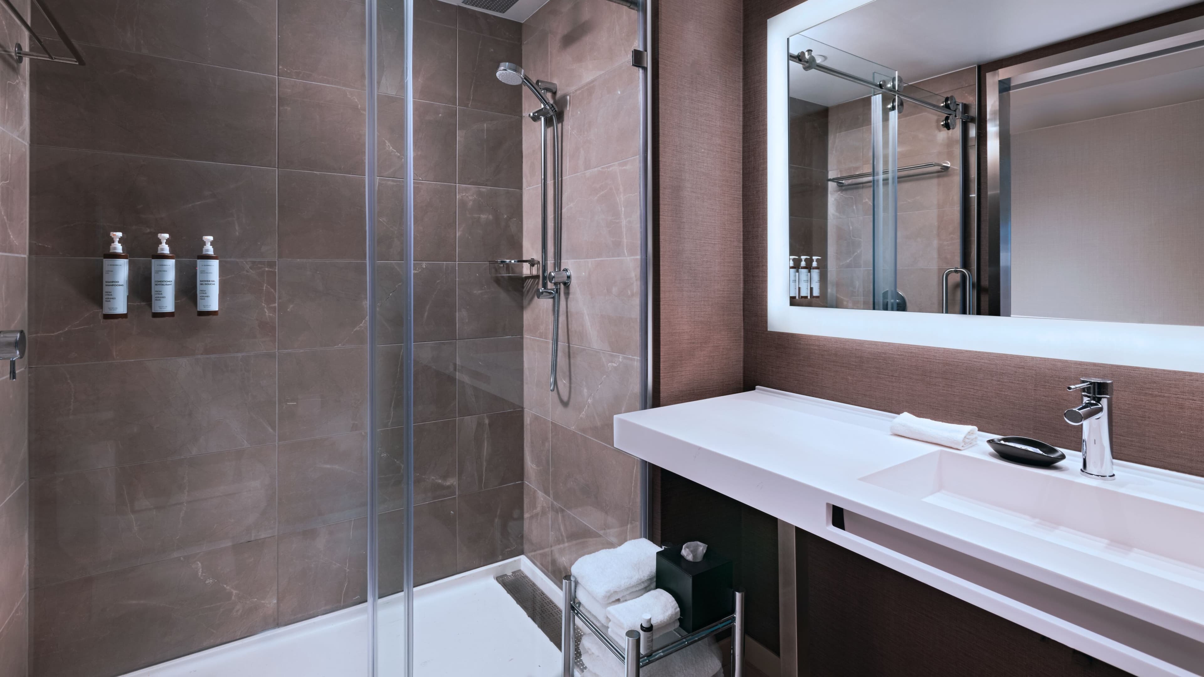 Extended Deluxe Two Queen - Image 3