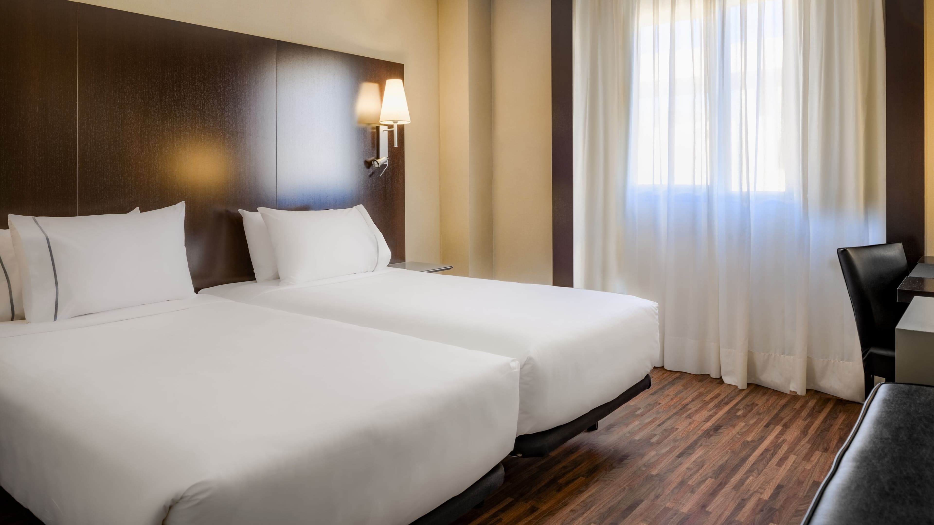 Standard Twin - Image 1