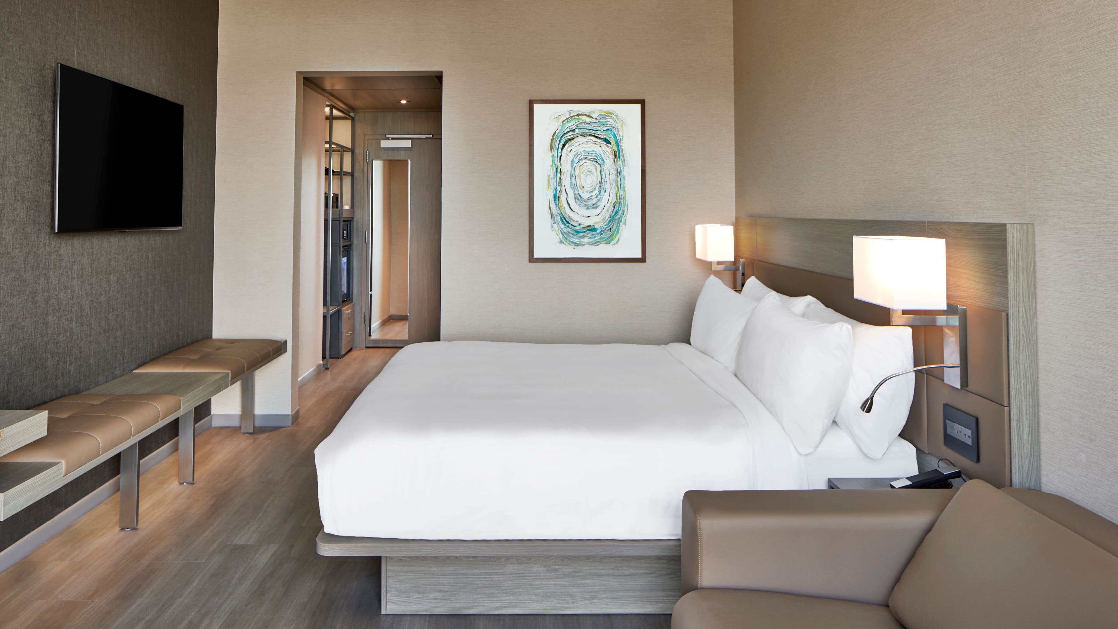 1 King Guest Room - Image 2