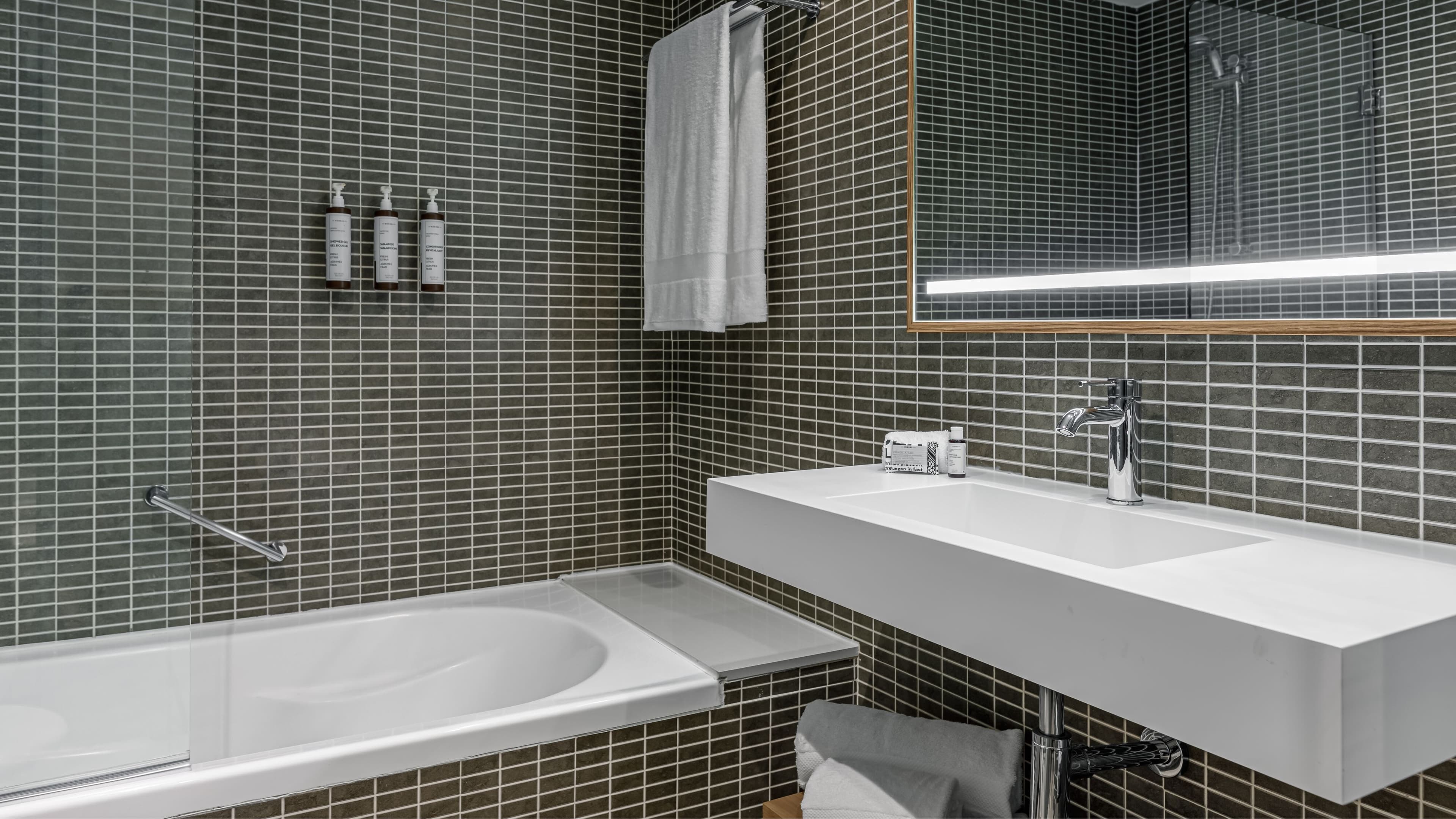 Standard King Garden View - Image 5