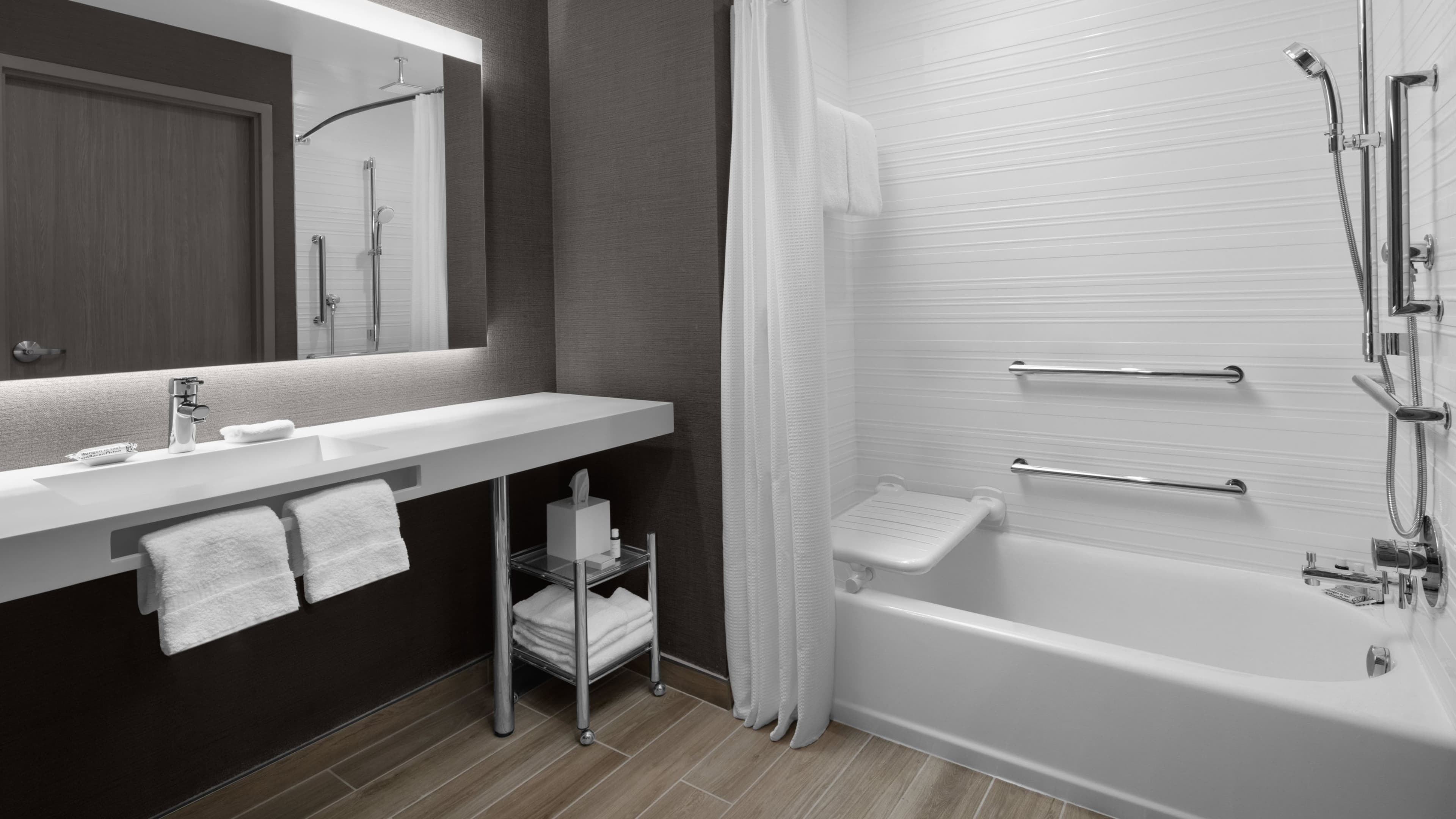 King Guest Room - Image 8