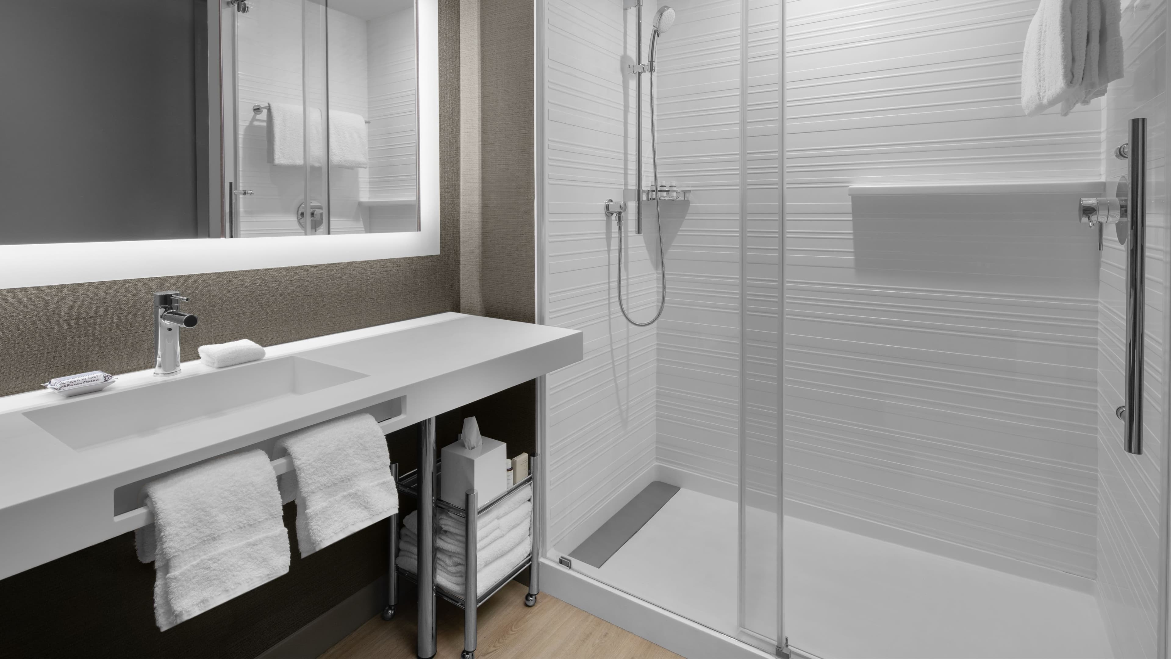 King Guest Room - Image 7