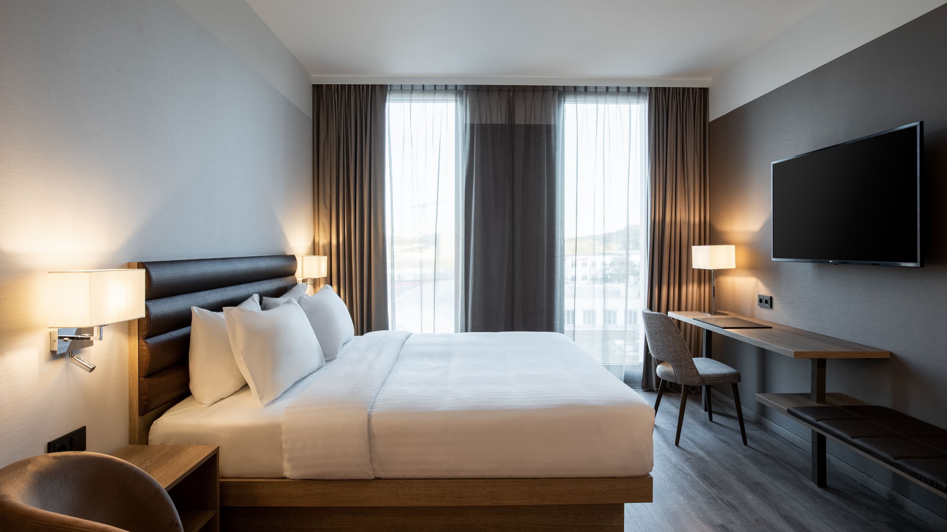 Guest Room - Image 2