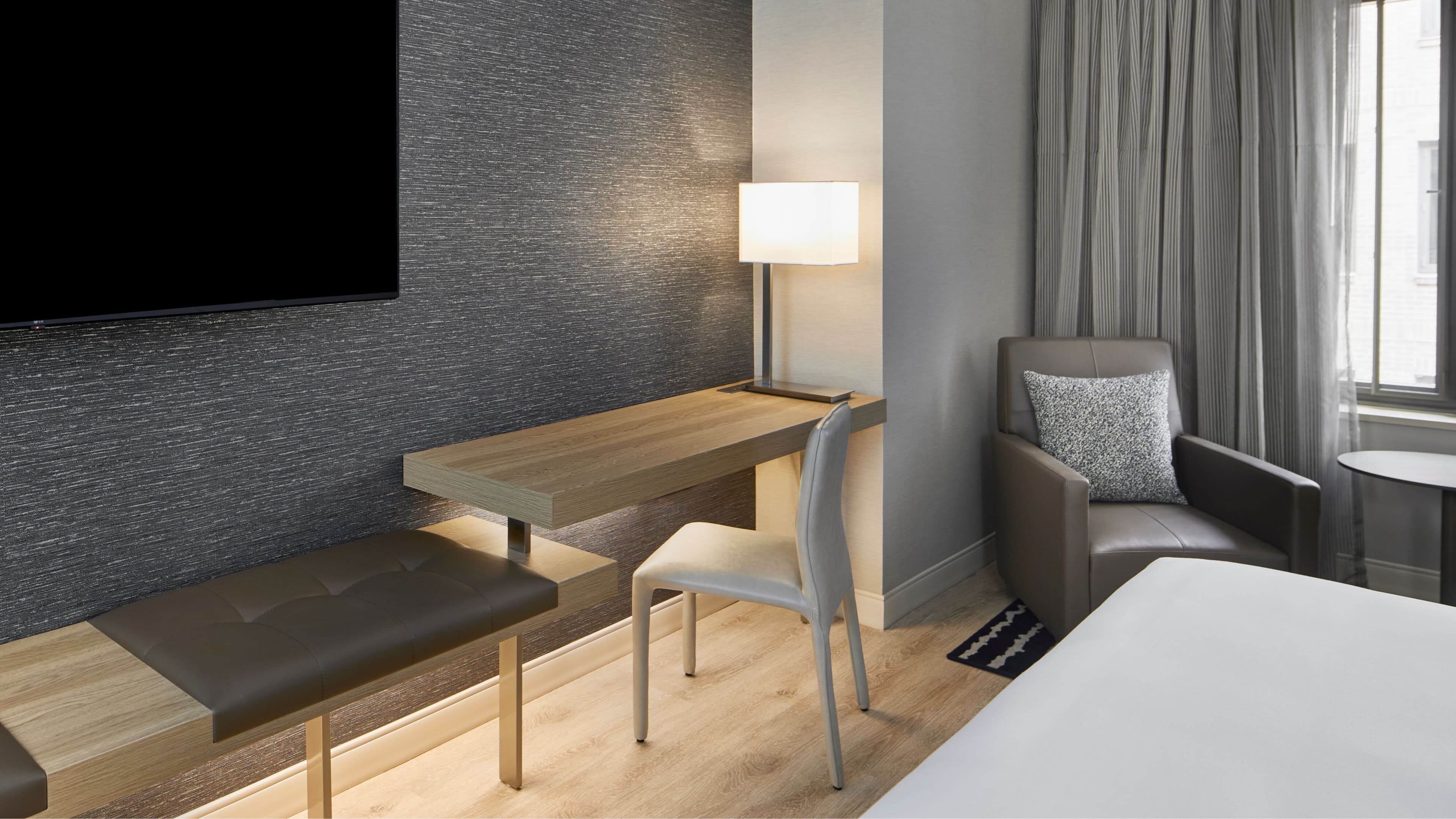 King Bed Guestroom - Image 4