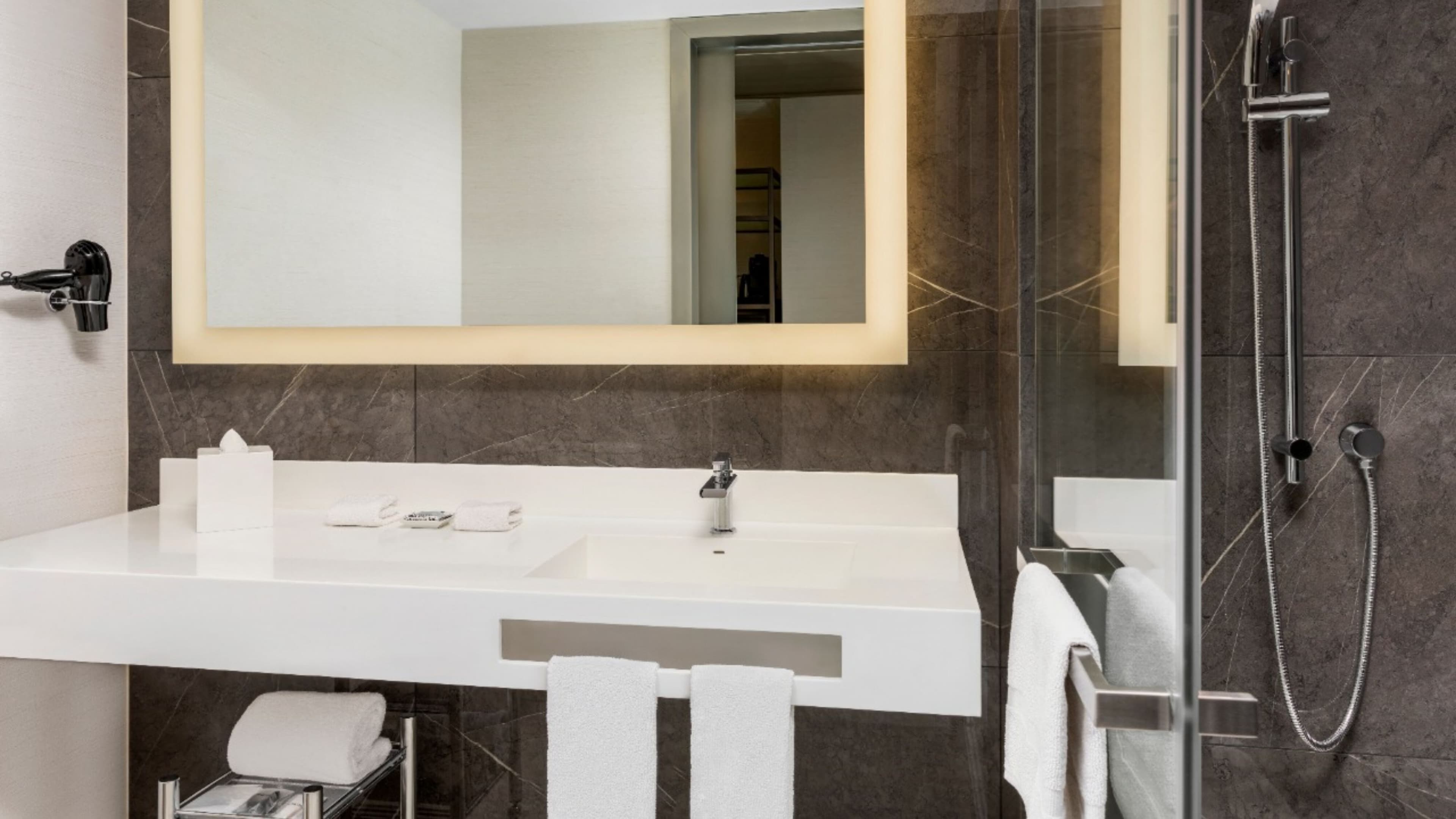 AC Guest Room King - Image 6