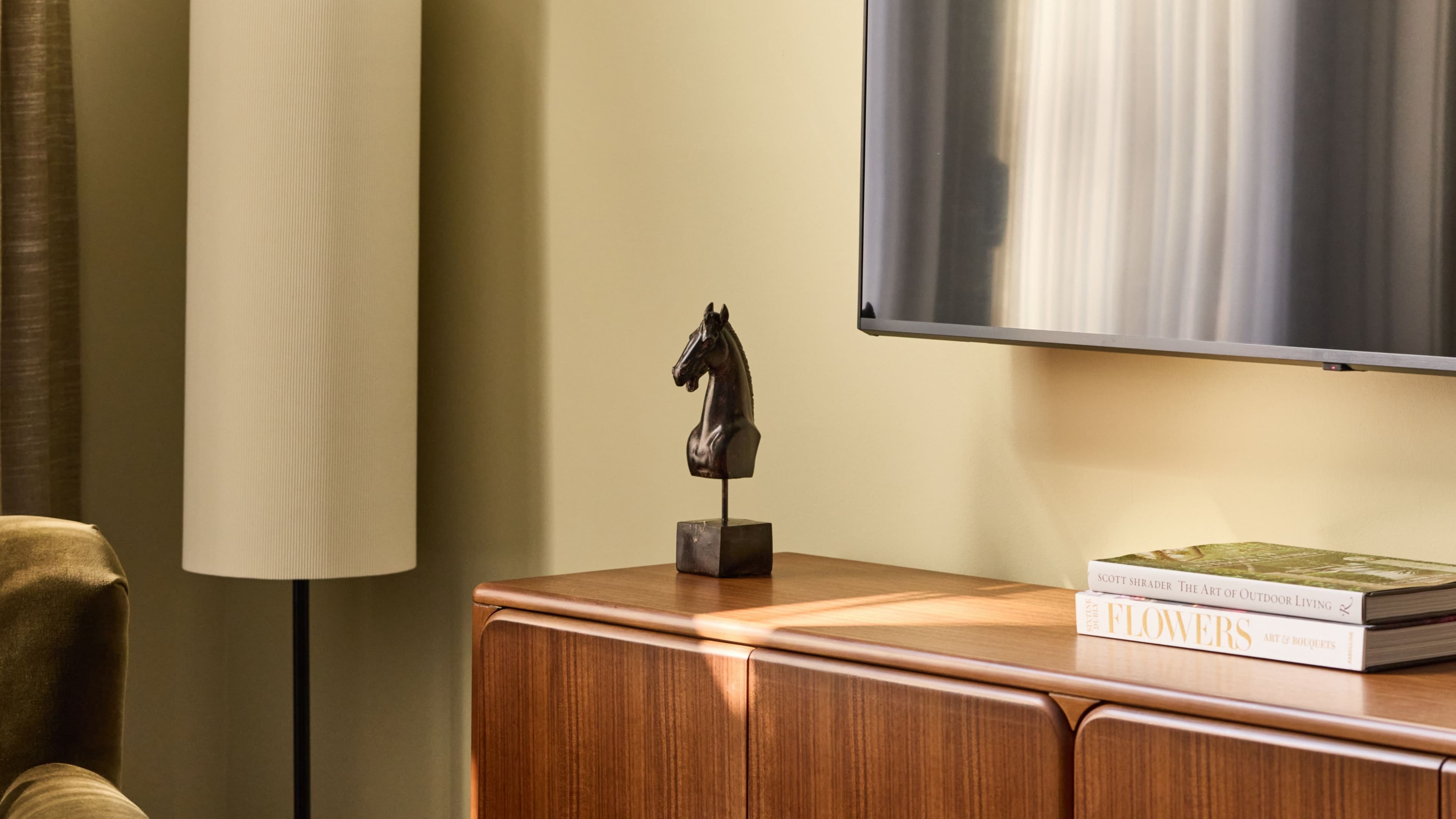 1 Bedroom King - Image 6