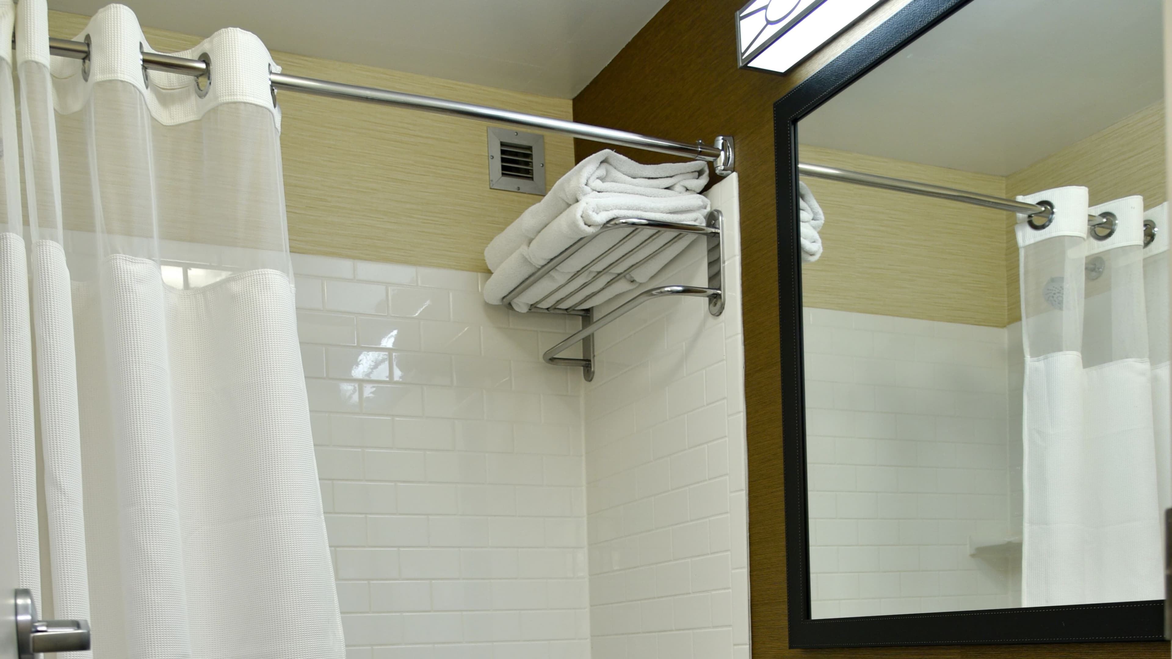 Double Beds Room - Image 2