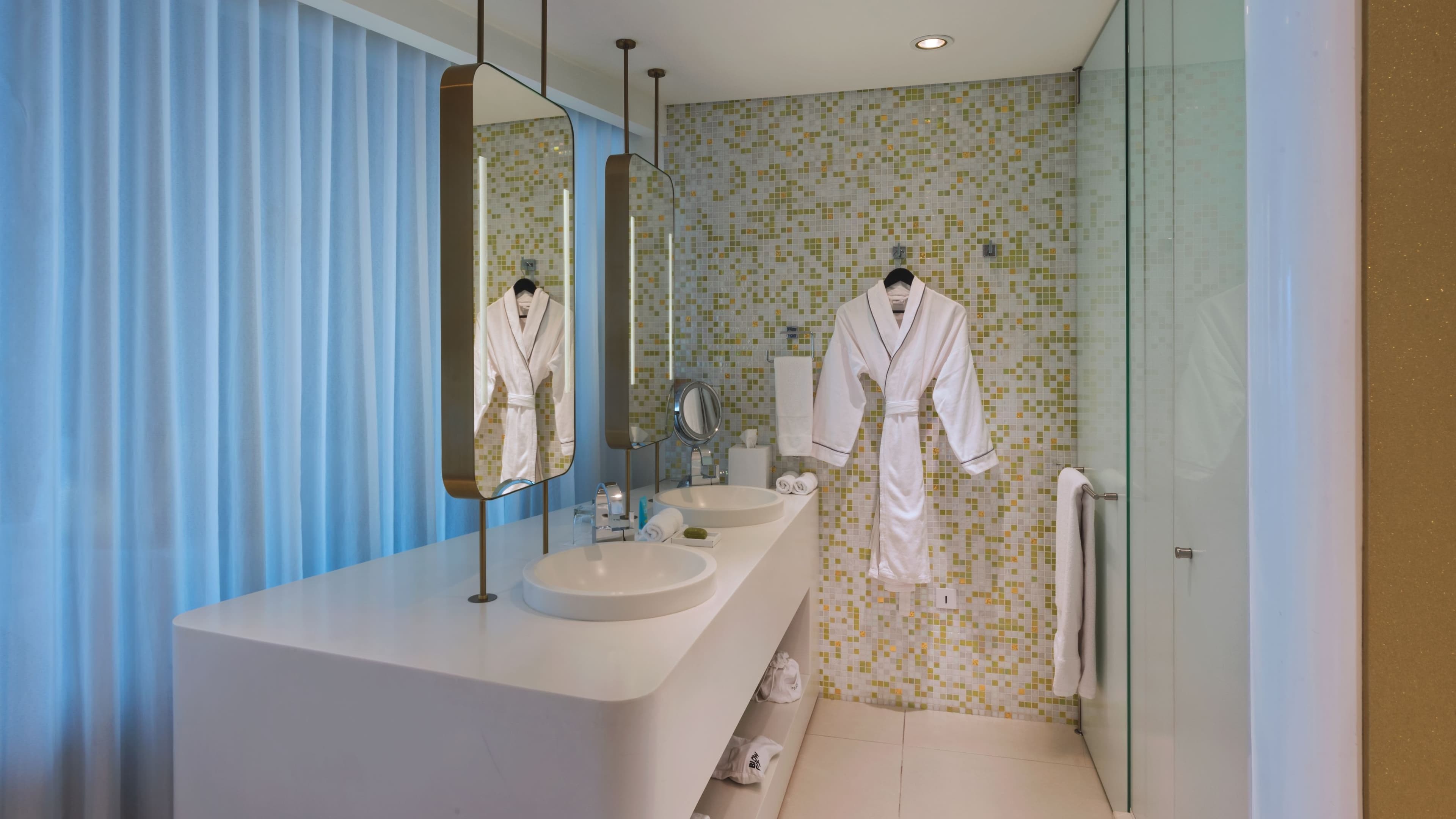 Standard King - Image 3