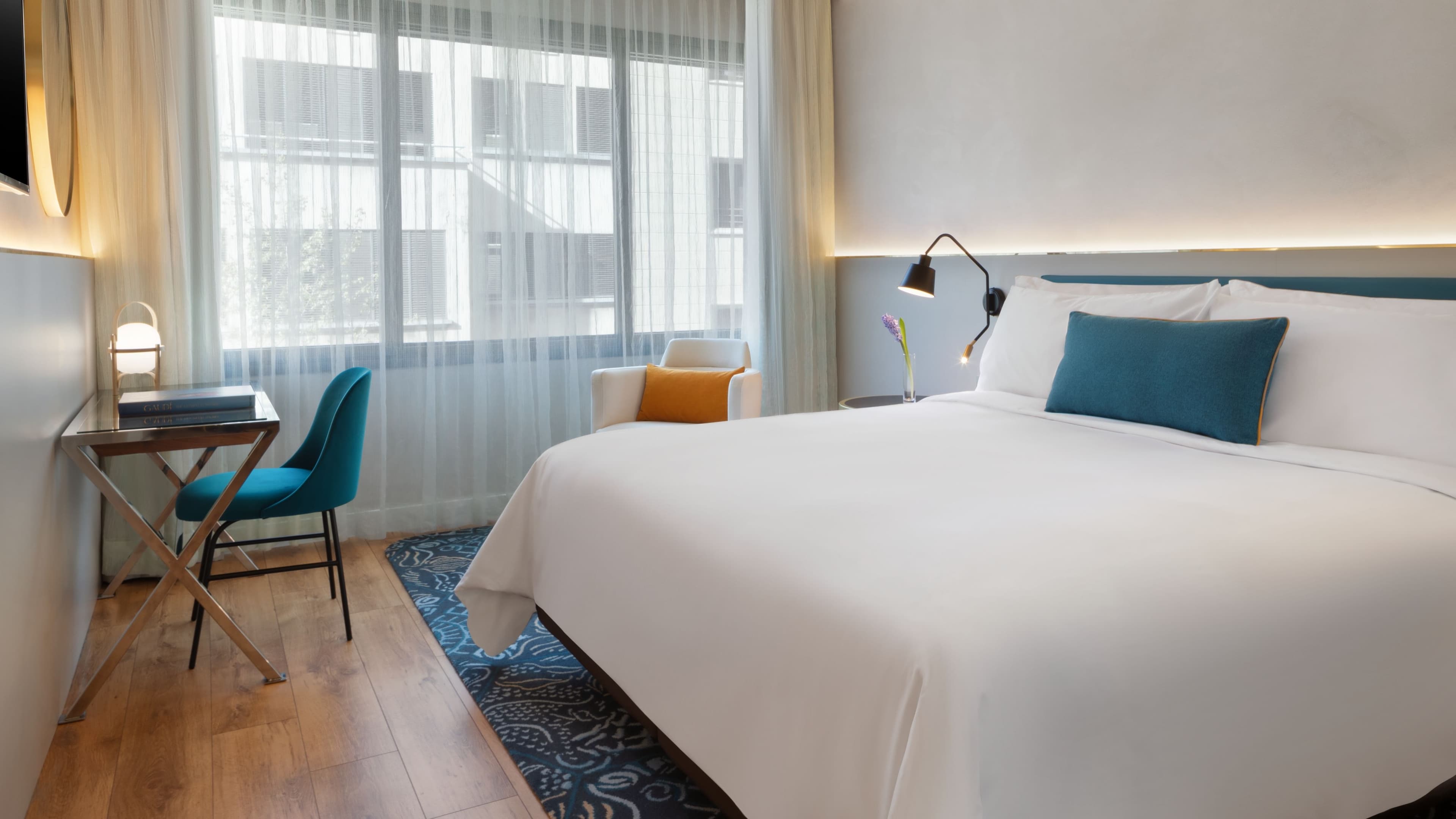 Urban Essential - Image 1