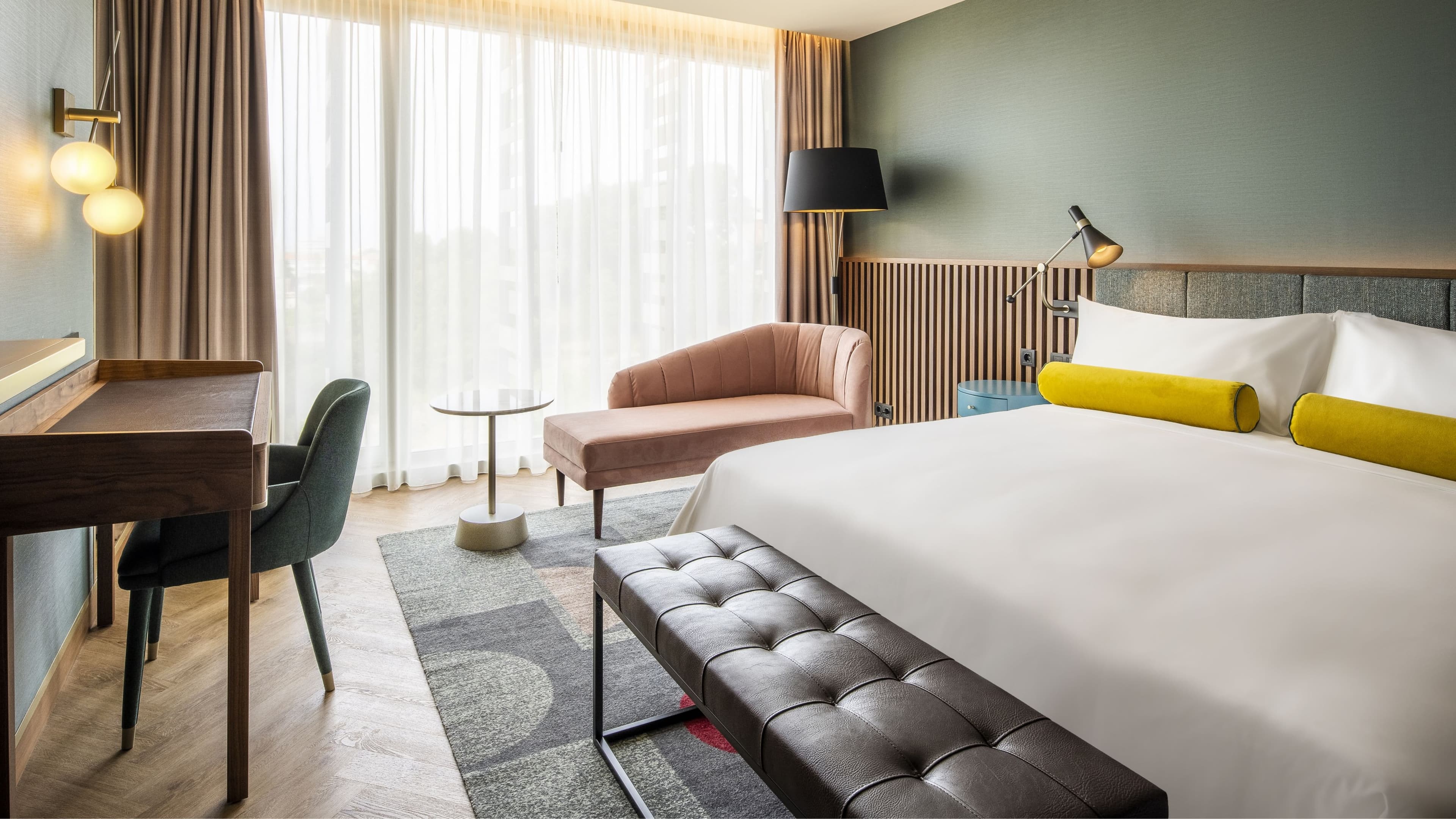 Deluxe King City View - Image 1