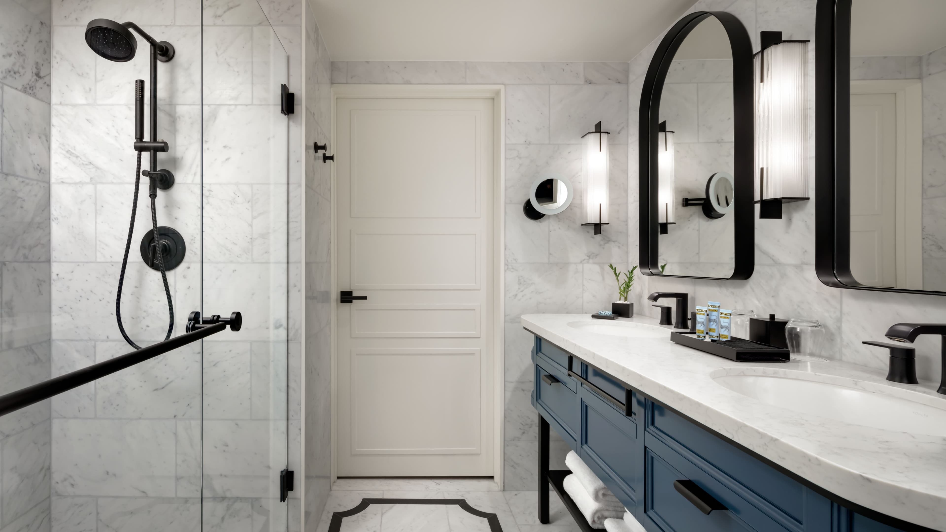 Deluxe Historic - Image 4