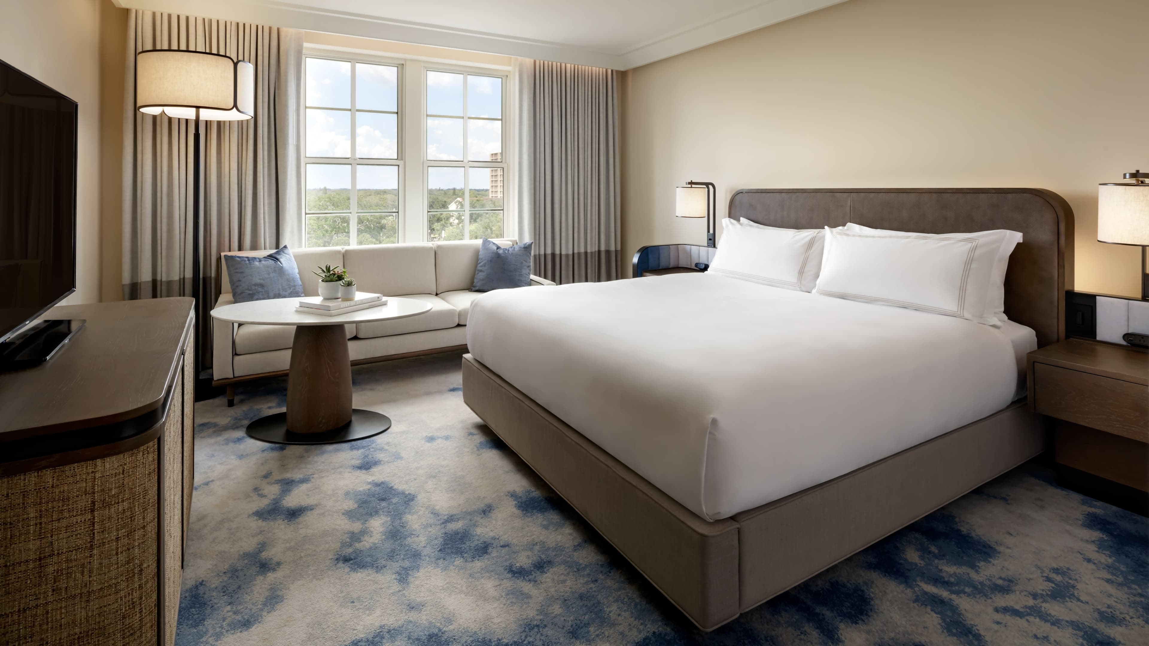 Deluxe Historic - Image 1