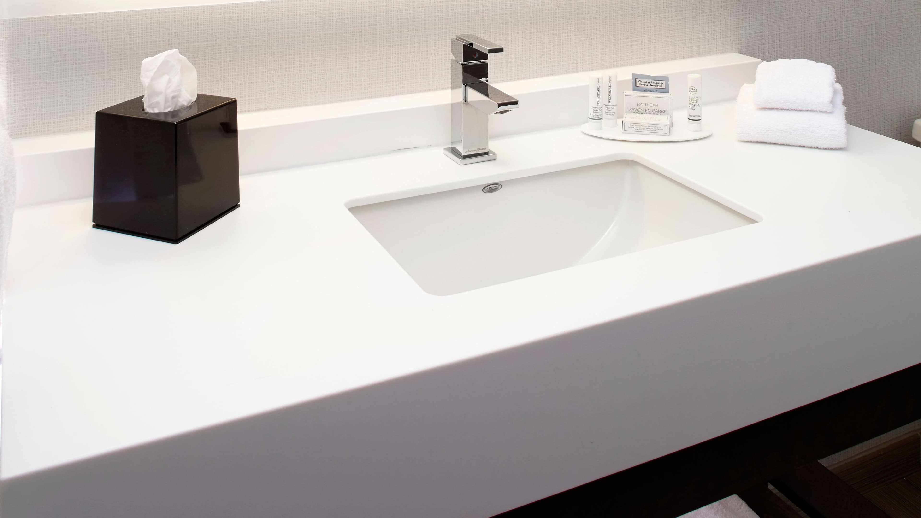 Queen Queen Guest Room - Image 5