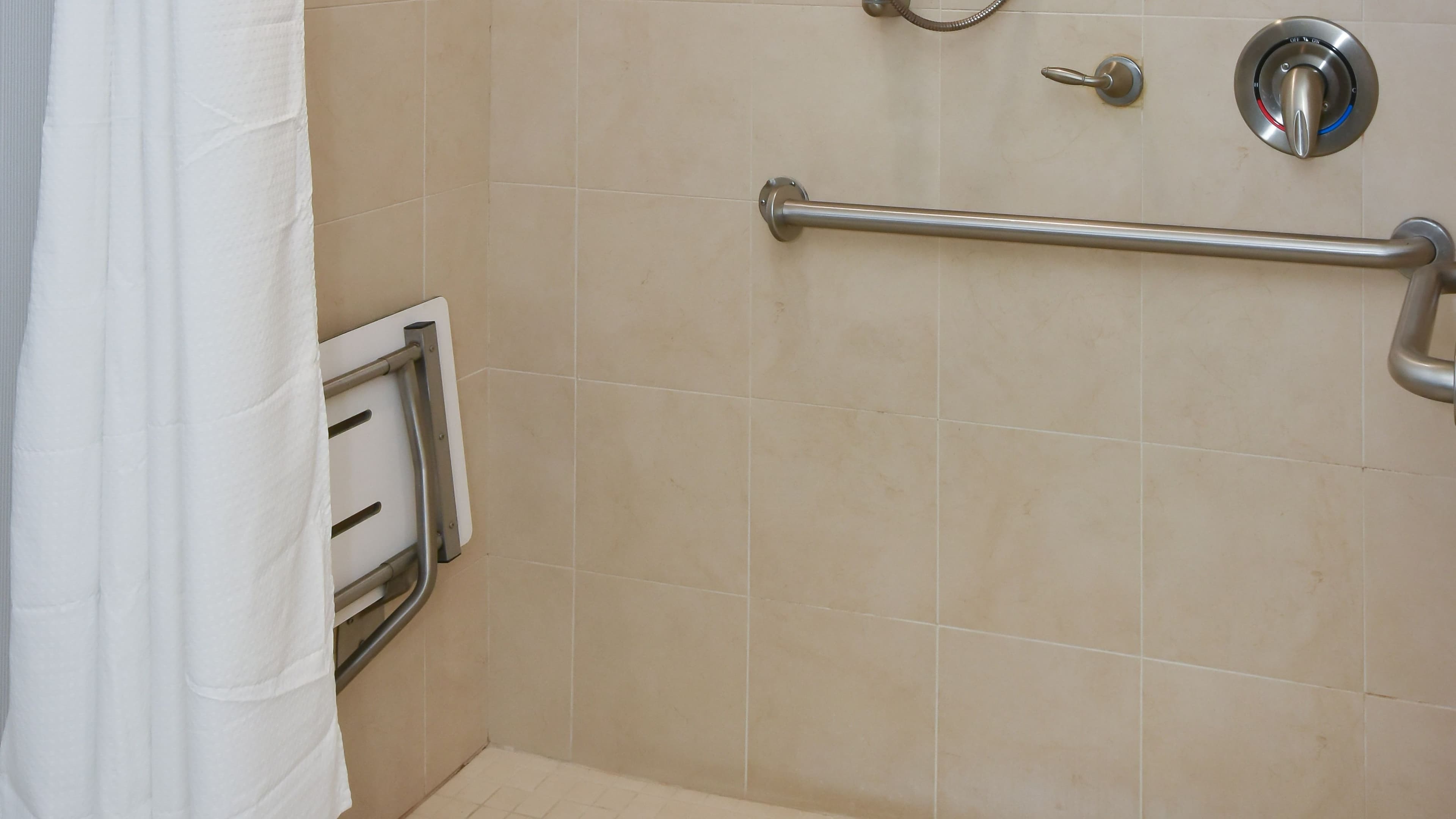 King Guest Room - Image 5