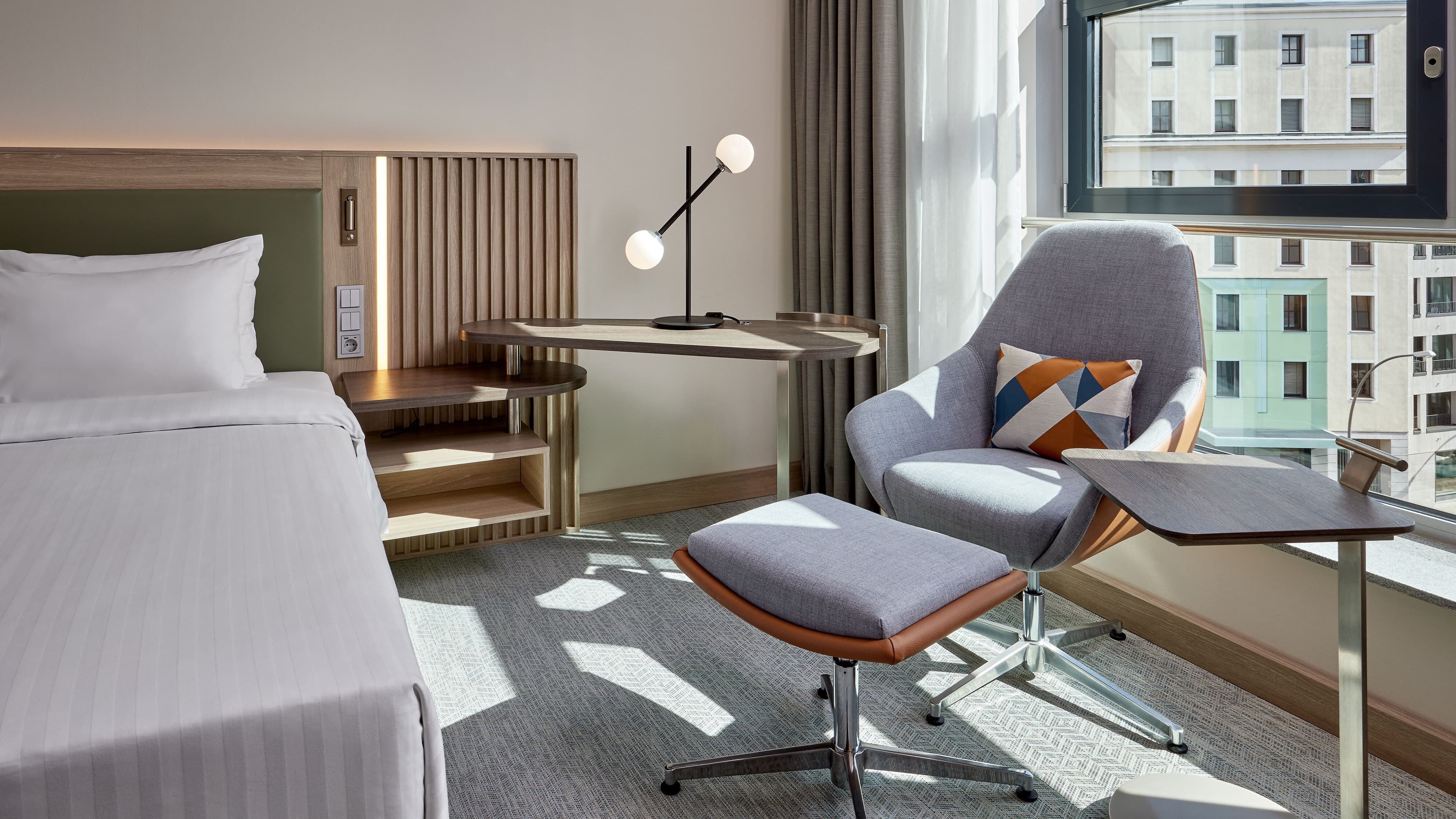 Deluxe King Room - Image 4