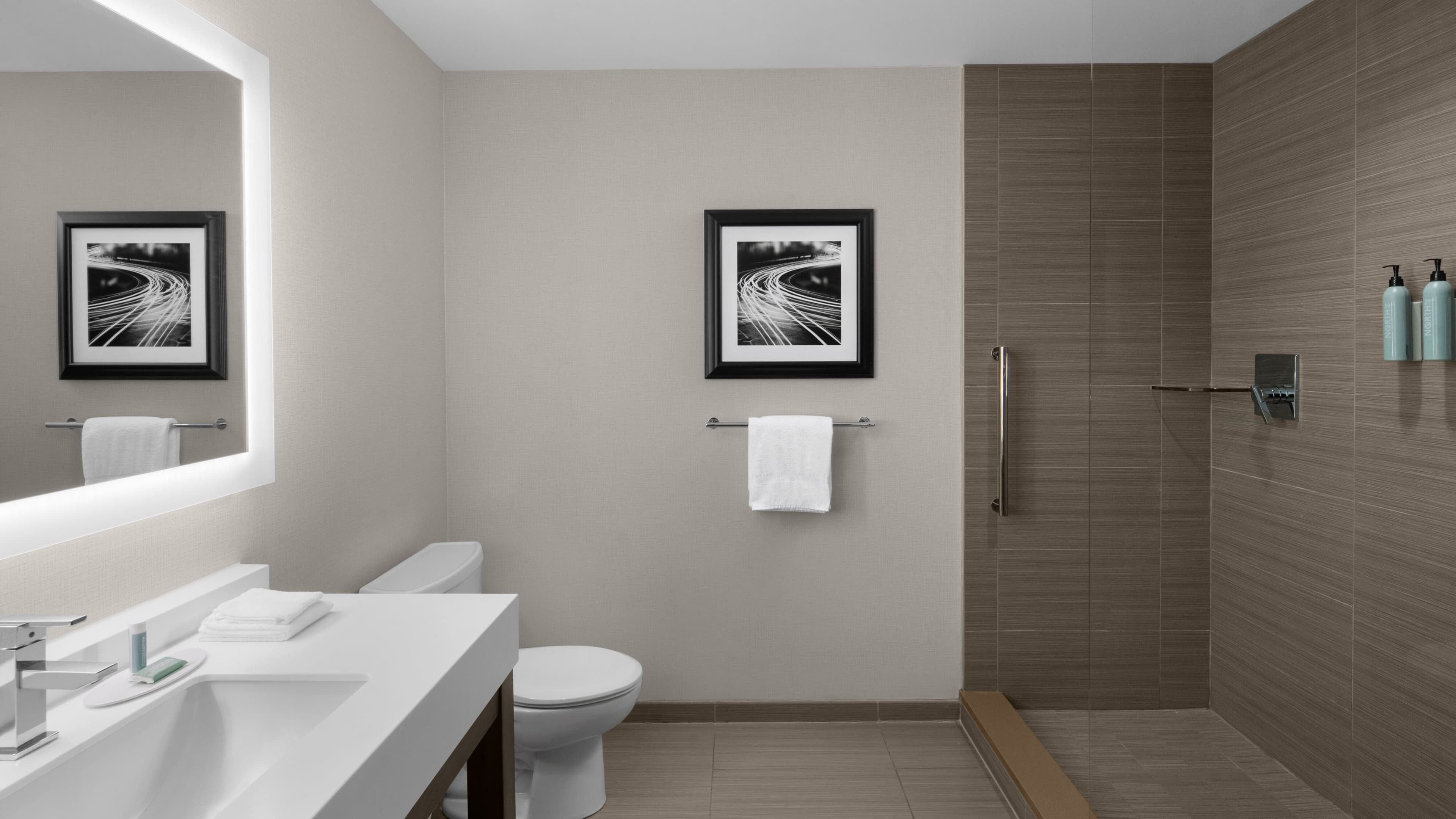 Queen Queen Guest Room - Image 6