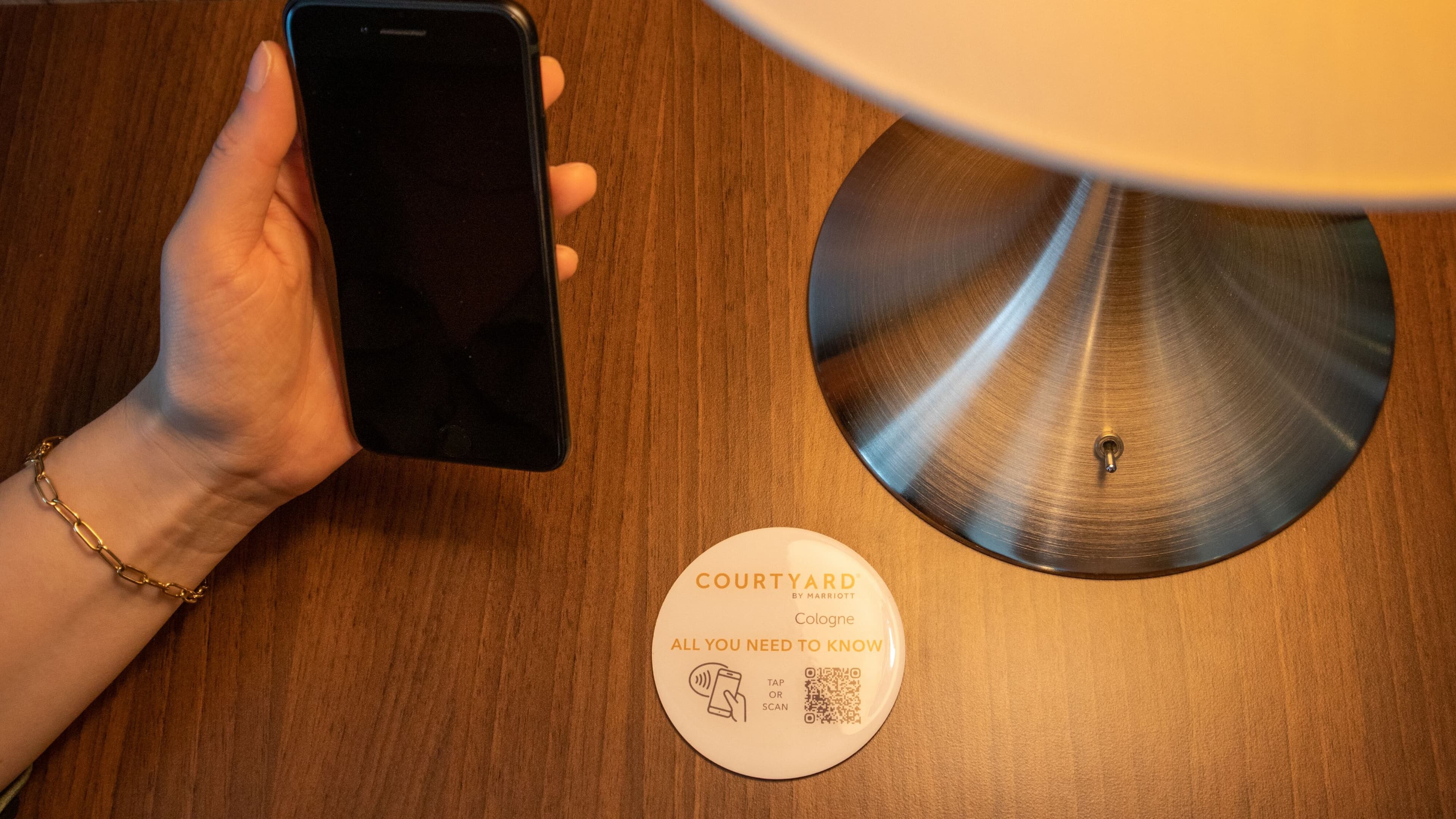 Deluxe King Room - Image 4