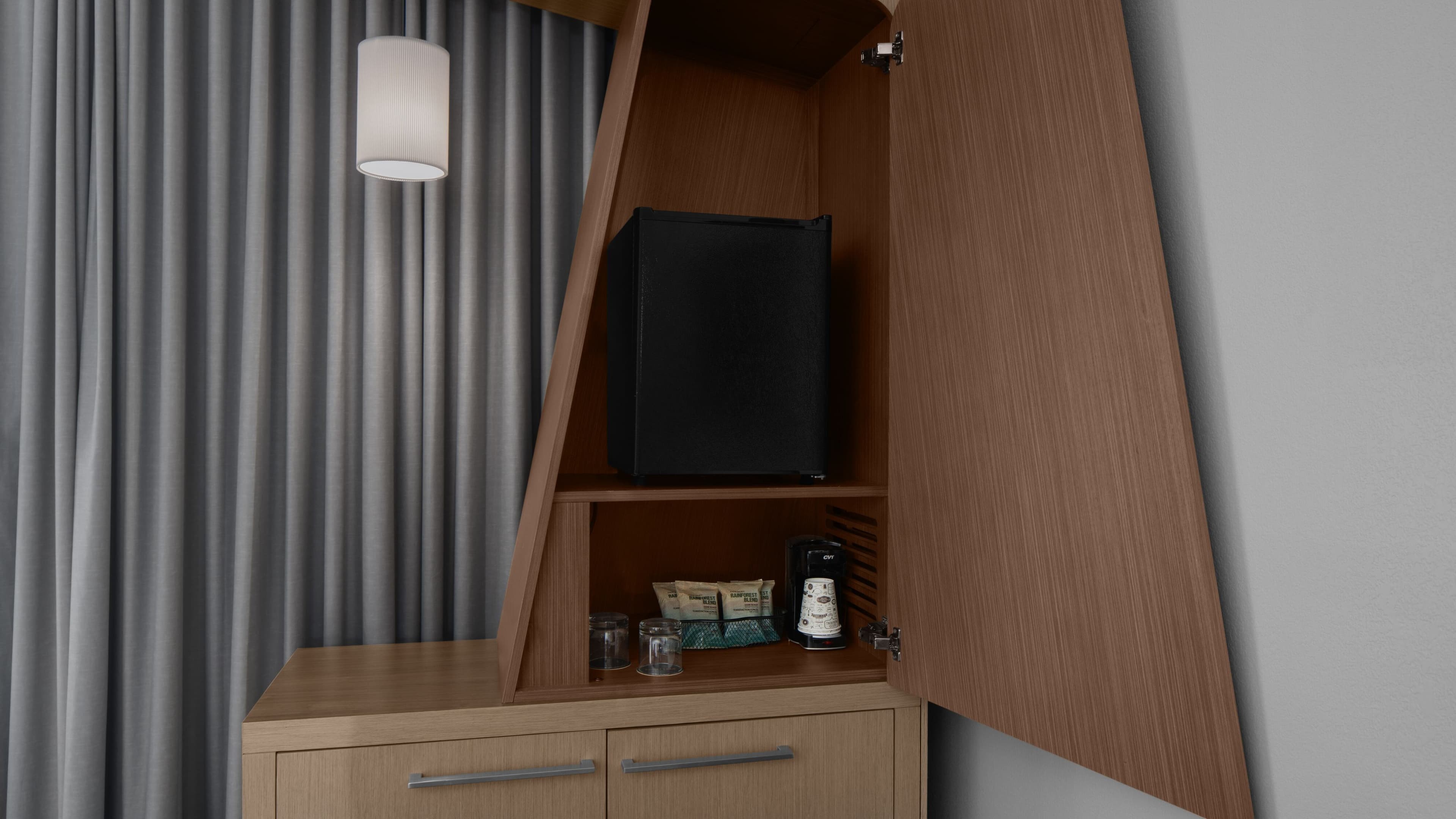 King Guest Room - Image 4