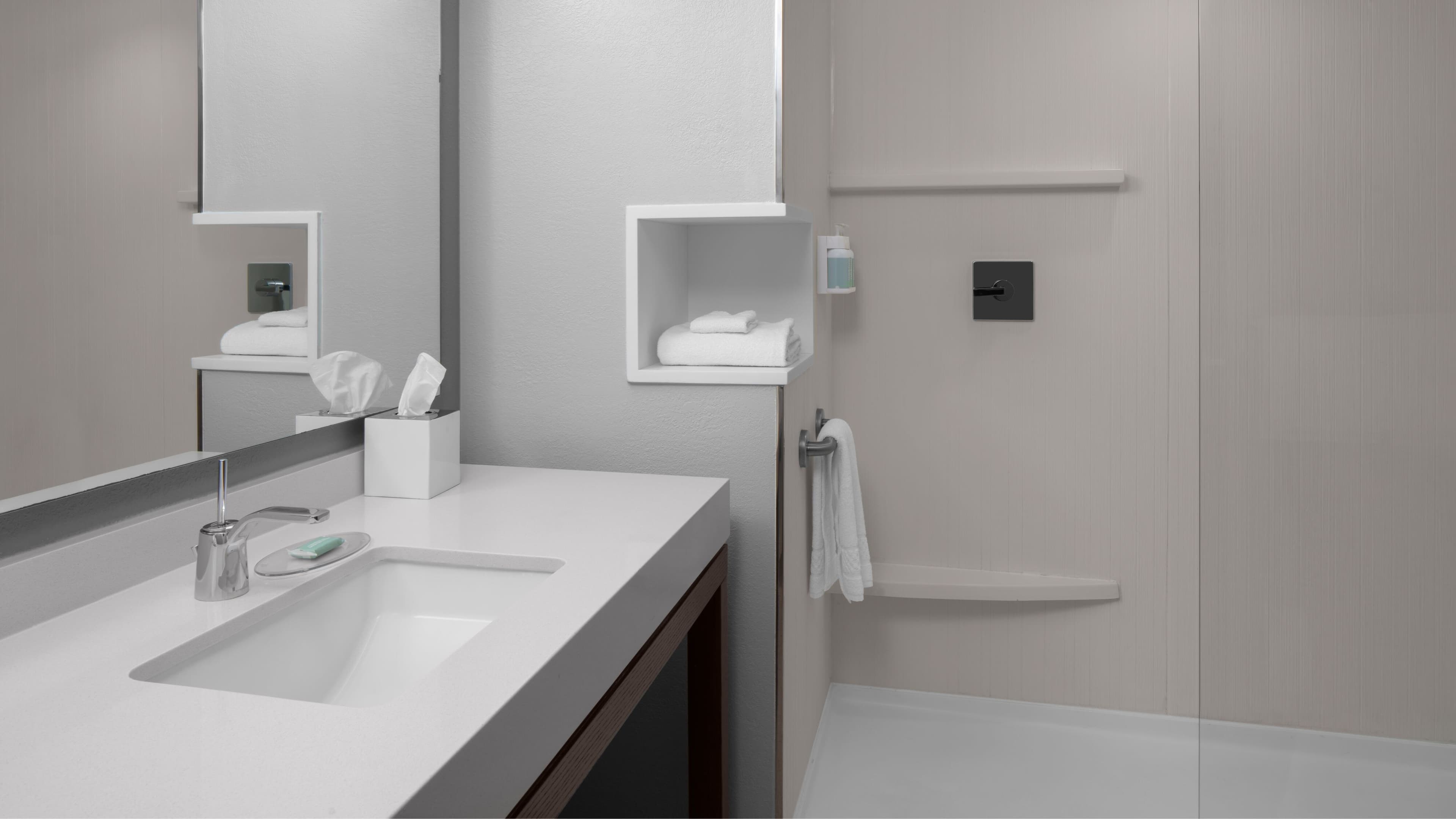 King Guest Room - Image 5