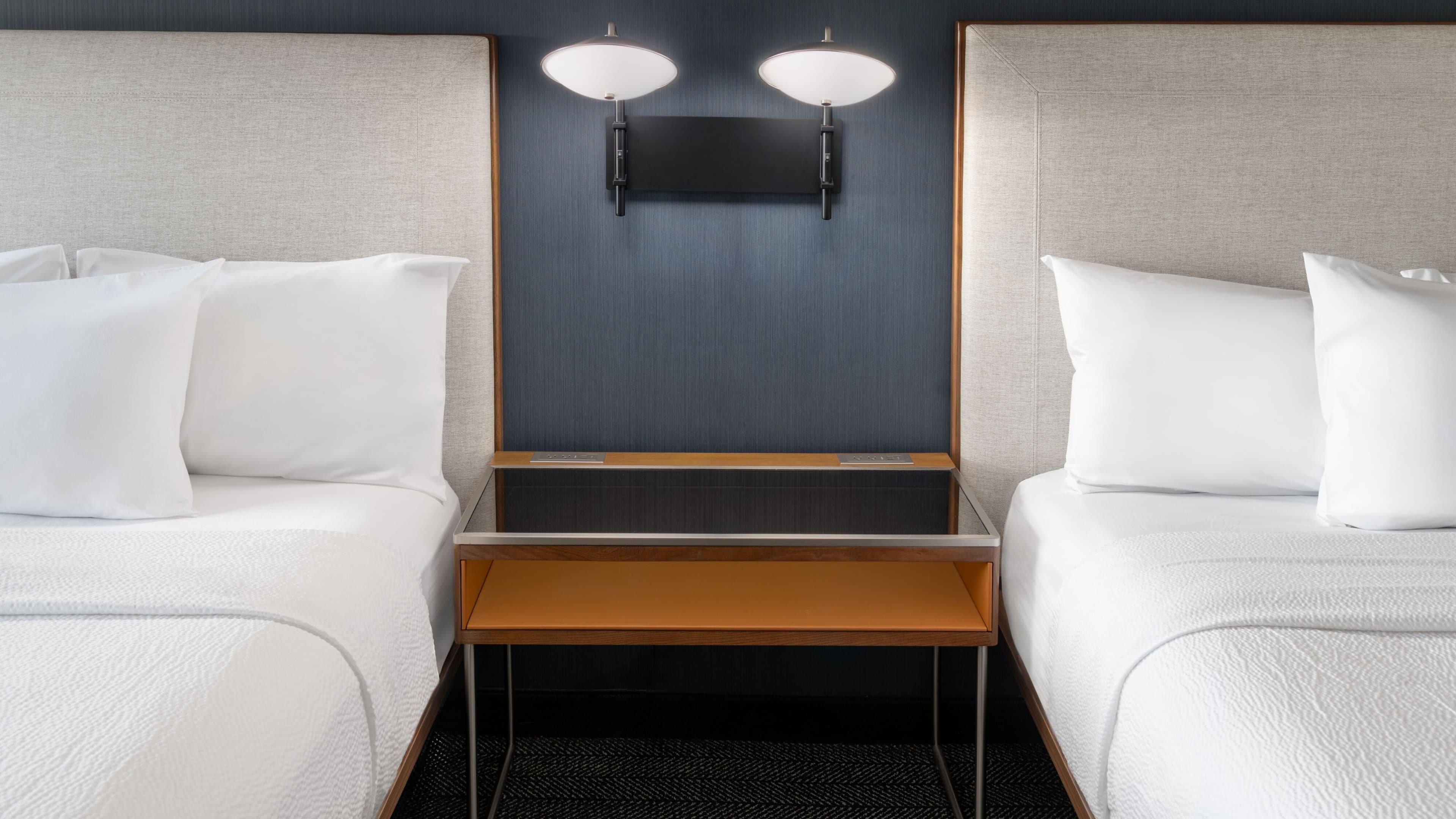 Queen/Queen - Image 5