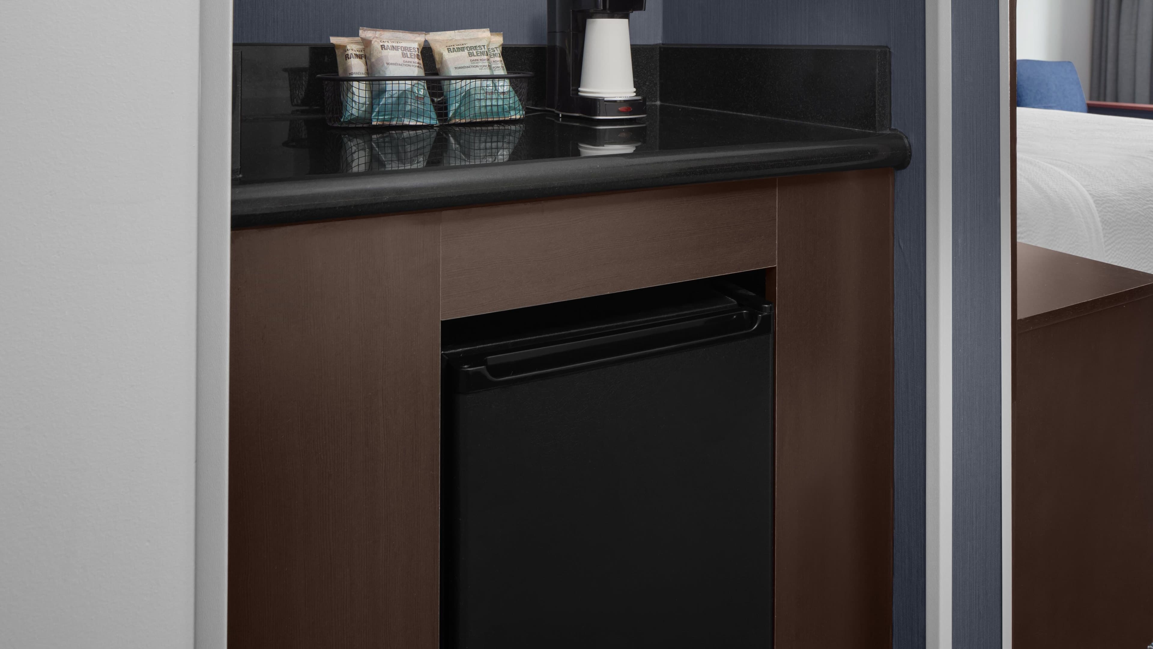 2 Queens Guest Room - Image 3