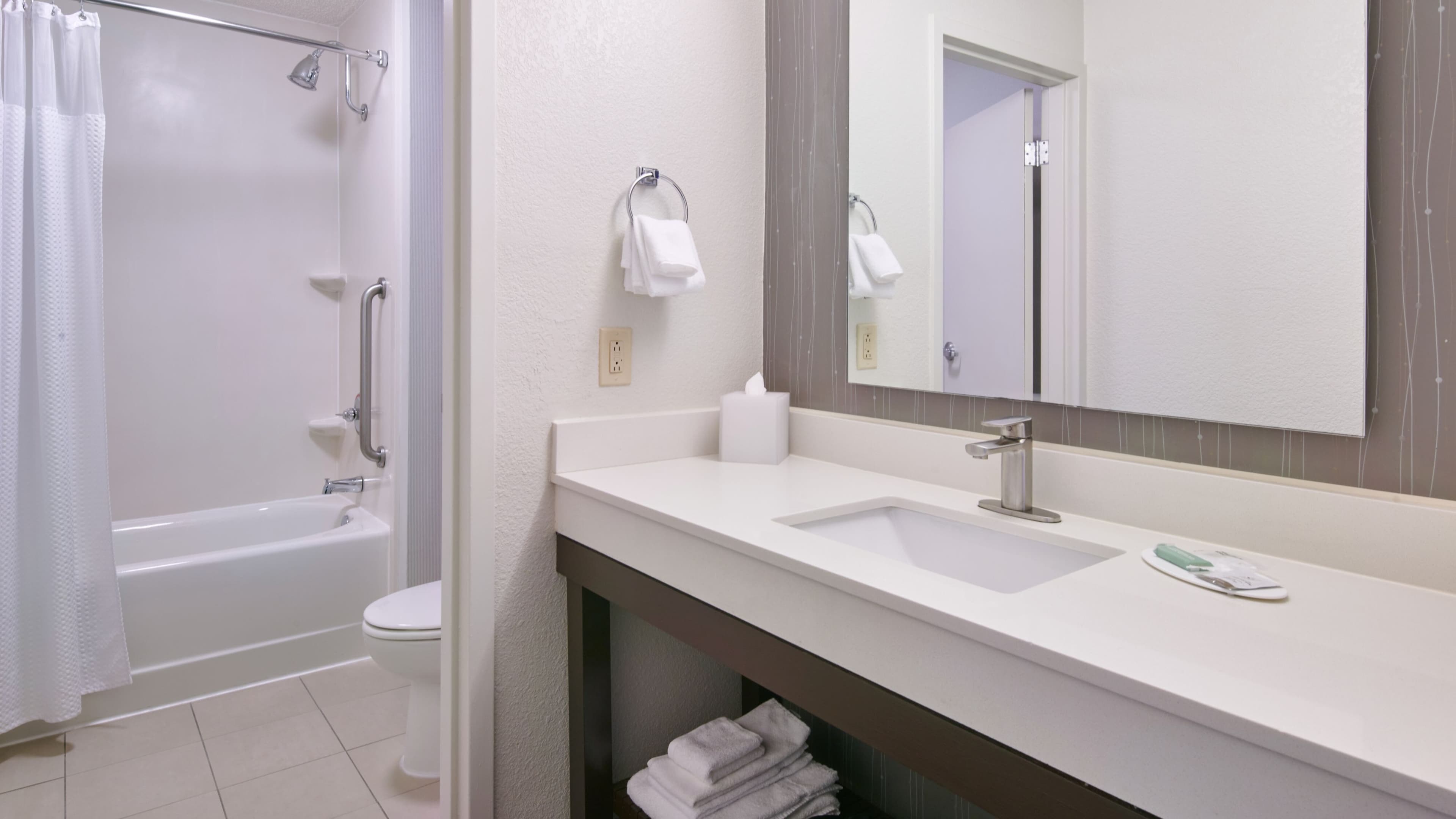 Deluxe Guest room - Image 3